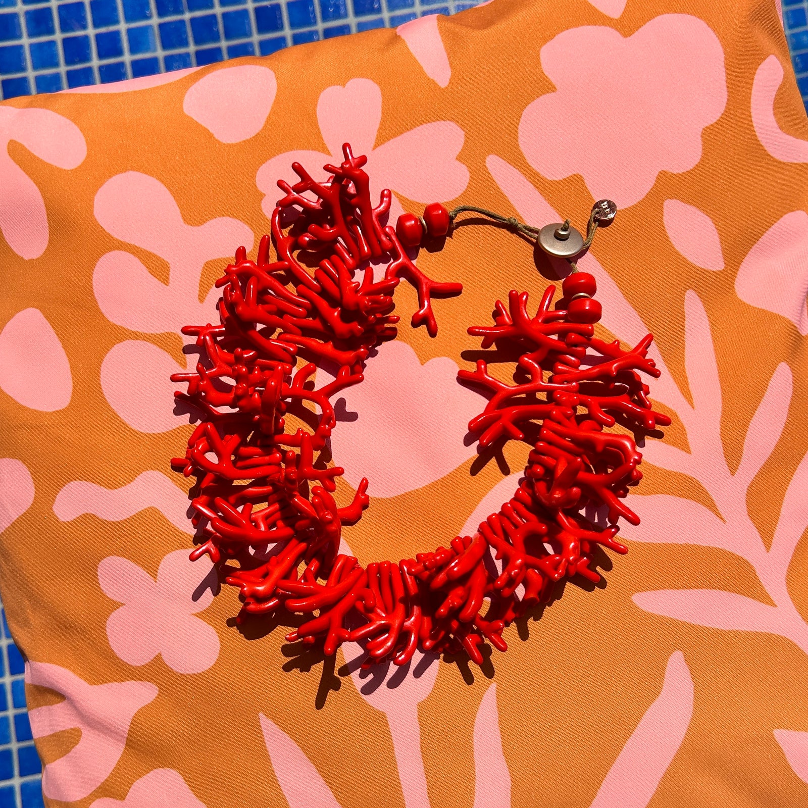 KELLY resin coral choker necklace
