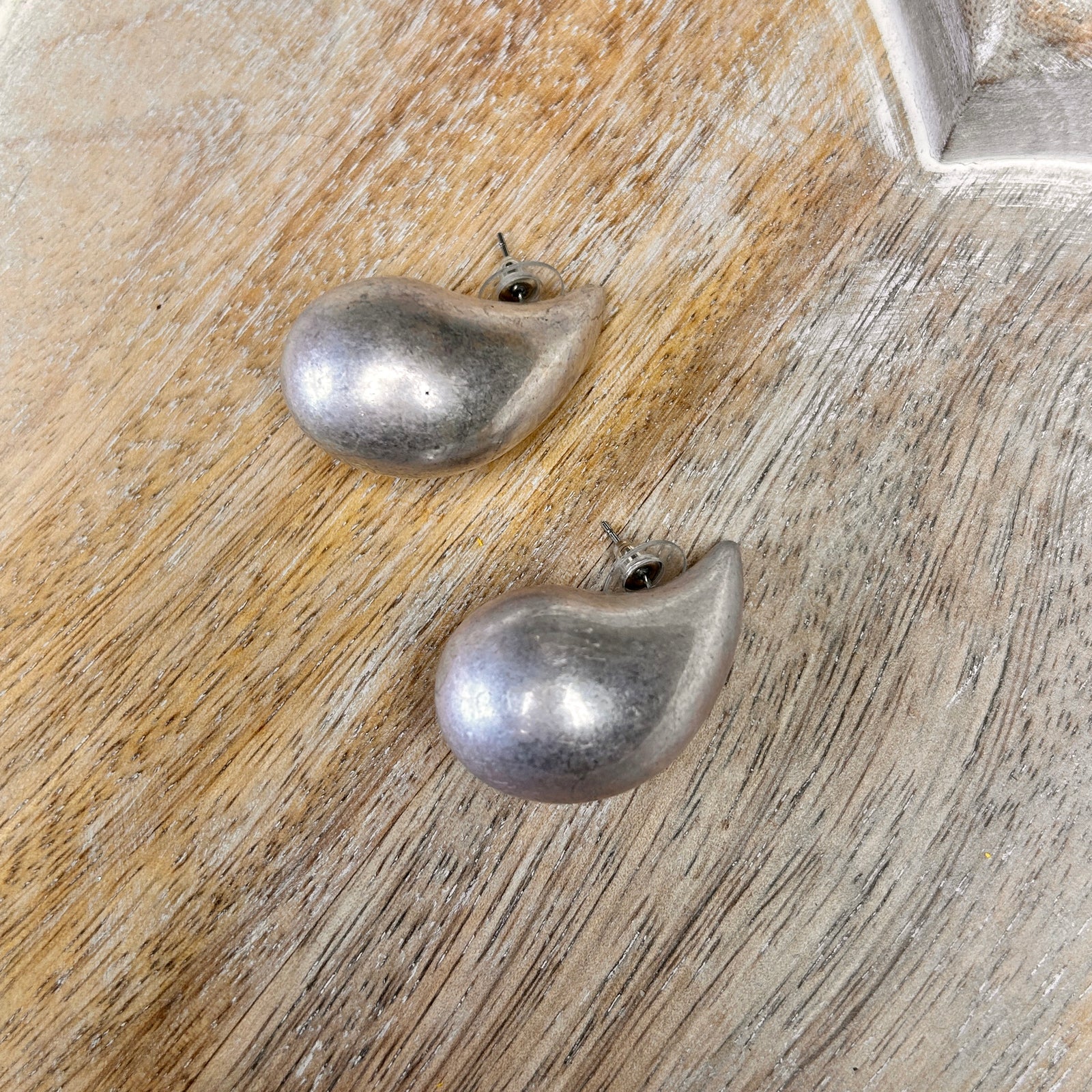 LYRA matt metal teardrop stud earrings