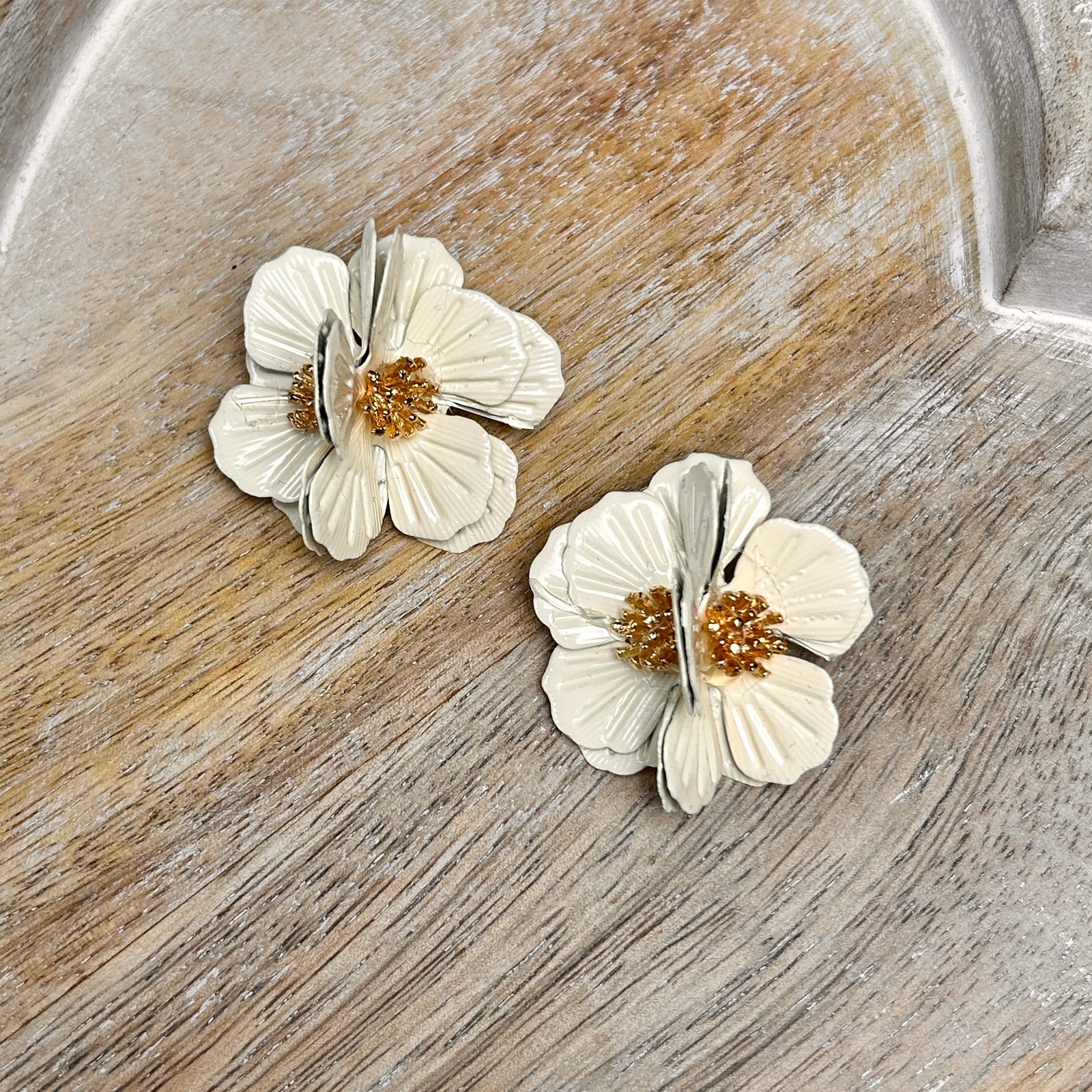 RHI metal and bead flower stud earrings