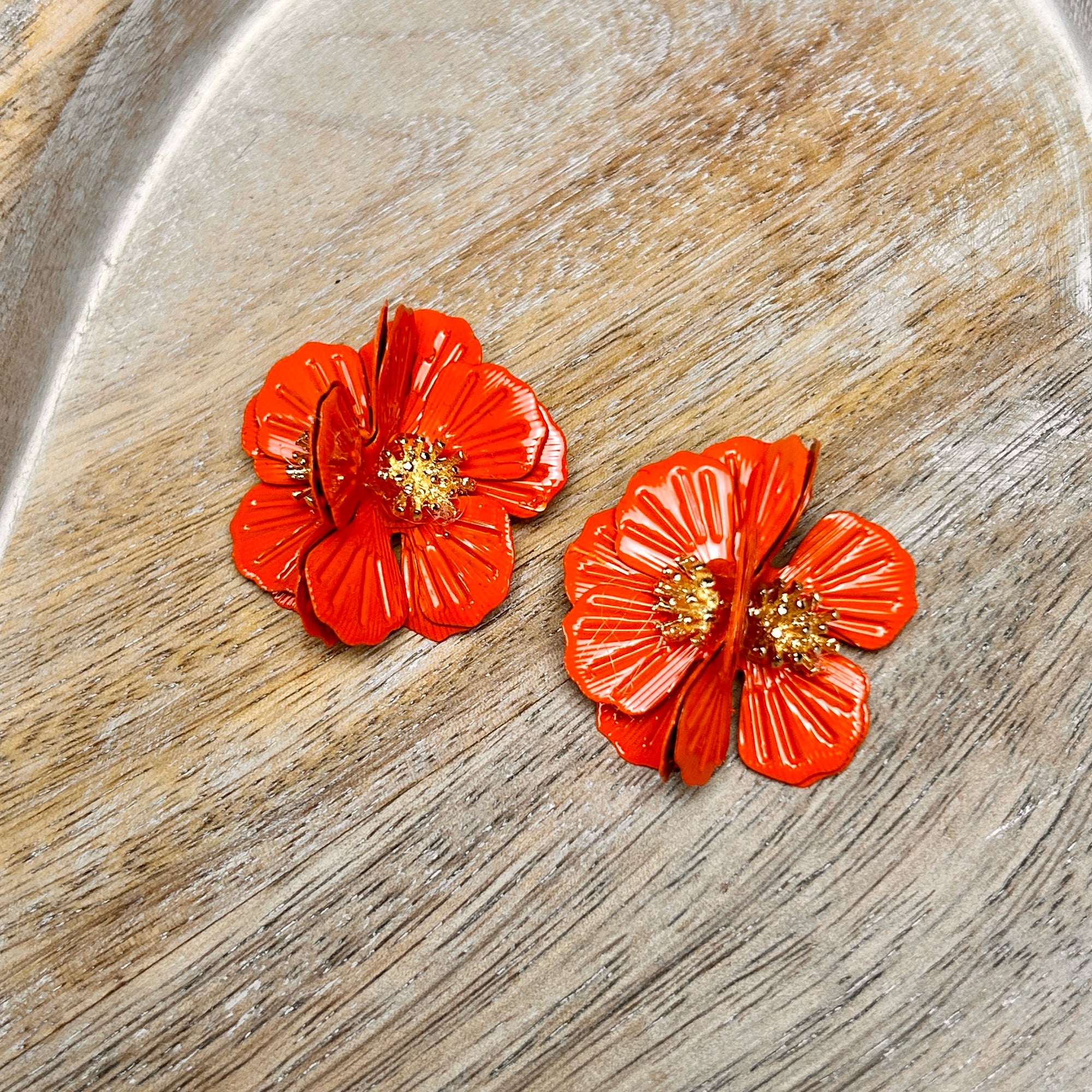 RHI metal and bead flower stud earrings