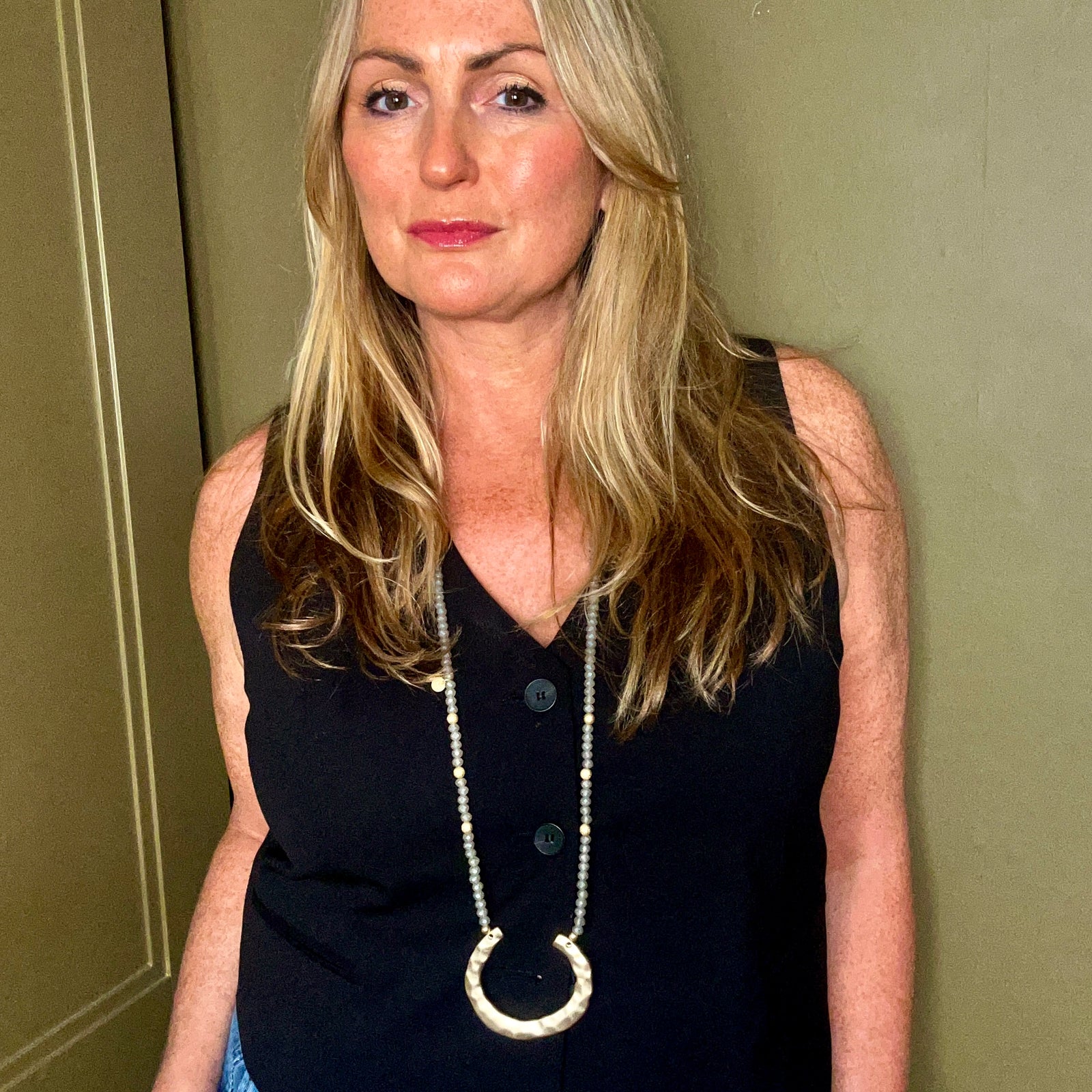 NELLIE long crystal beaded necklace with metal horseshoe pendant