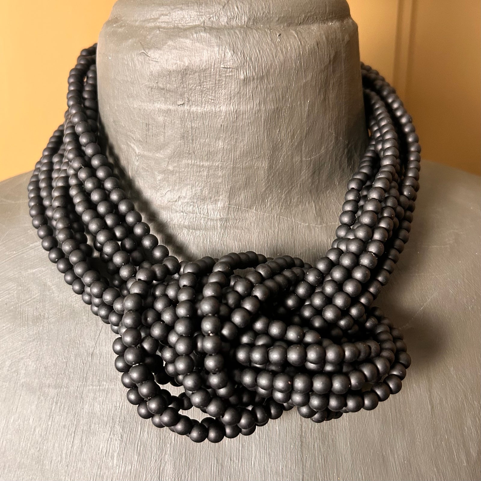 DOREEN resin bead knot choker necklace