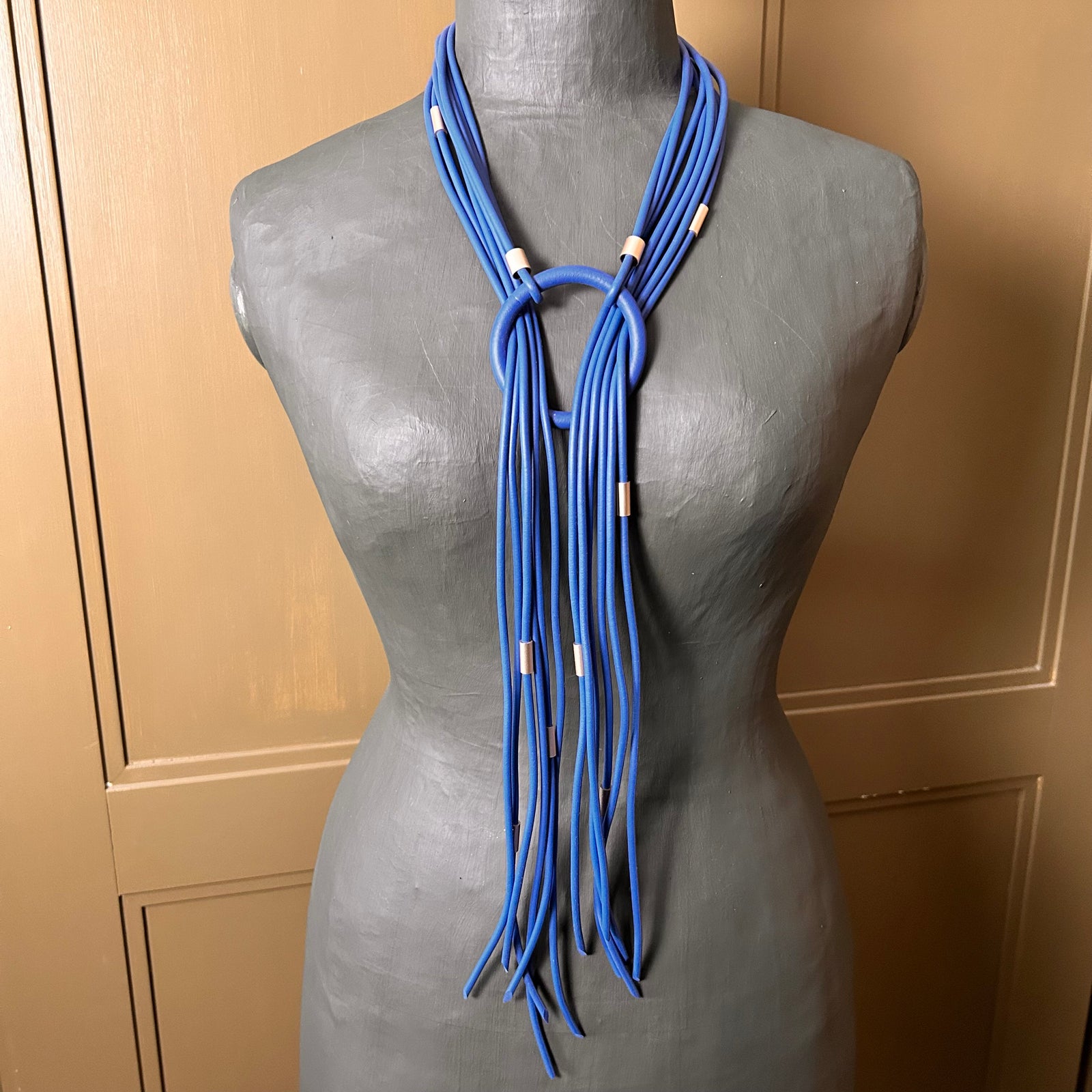 EDEN long rubber tassel and ring necklace