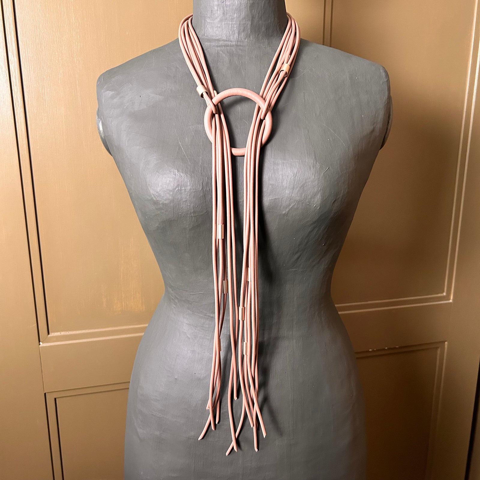 EDEN long rubber tassel and ring necklace