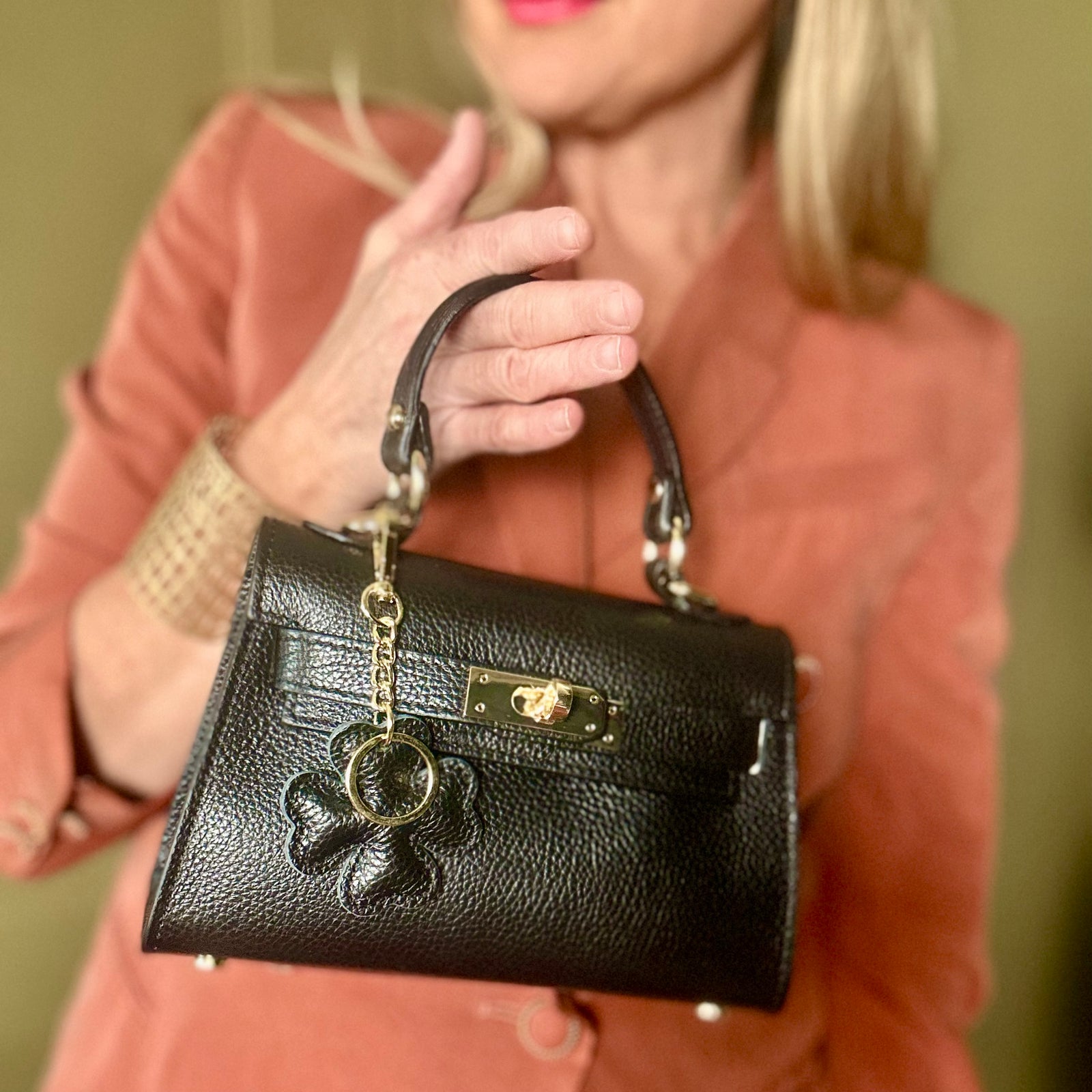 BOBBIO clover shaped leather keyring/bag charm