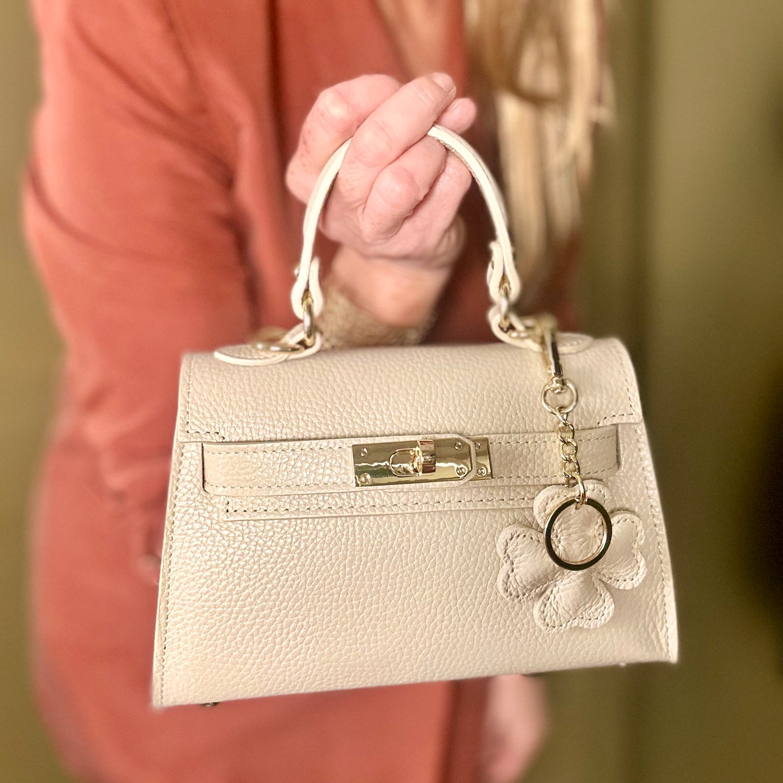 BOBBIO clover shaped leather keyring/bag charm