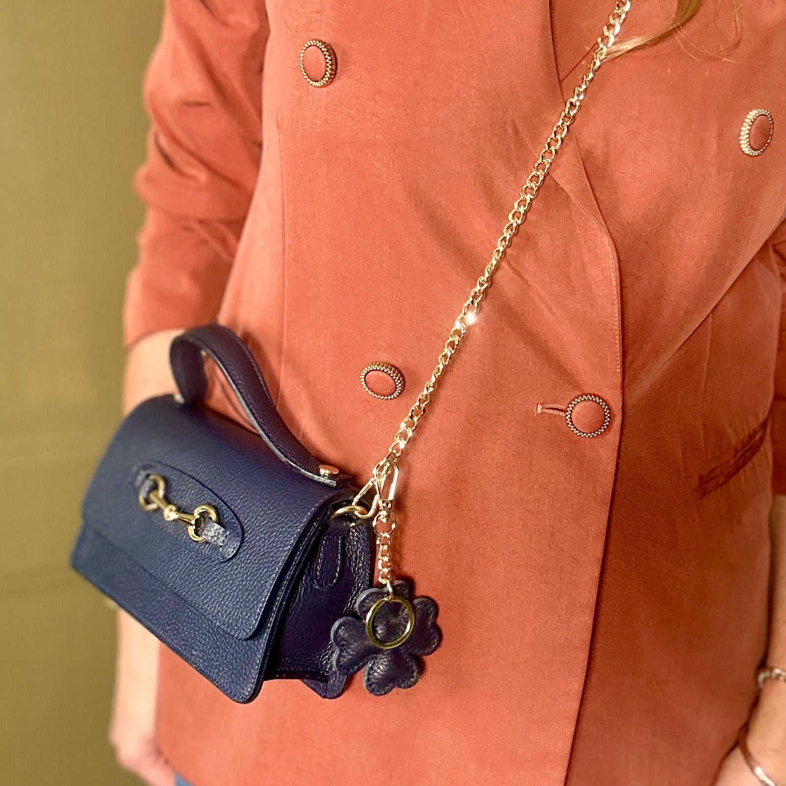 BOBBIO clover shaped leather keyring/bag charm