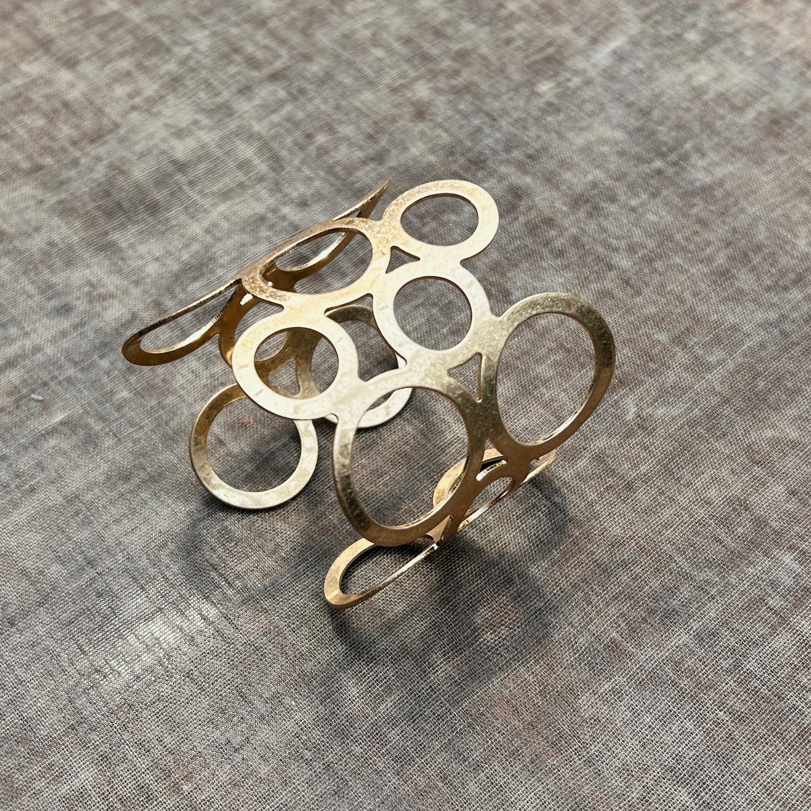 VIVIENNE metal geometric adjustable cuff bracelet