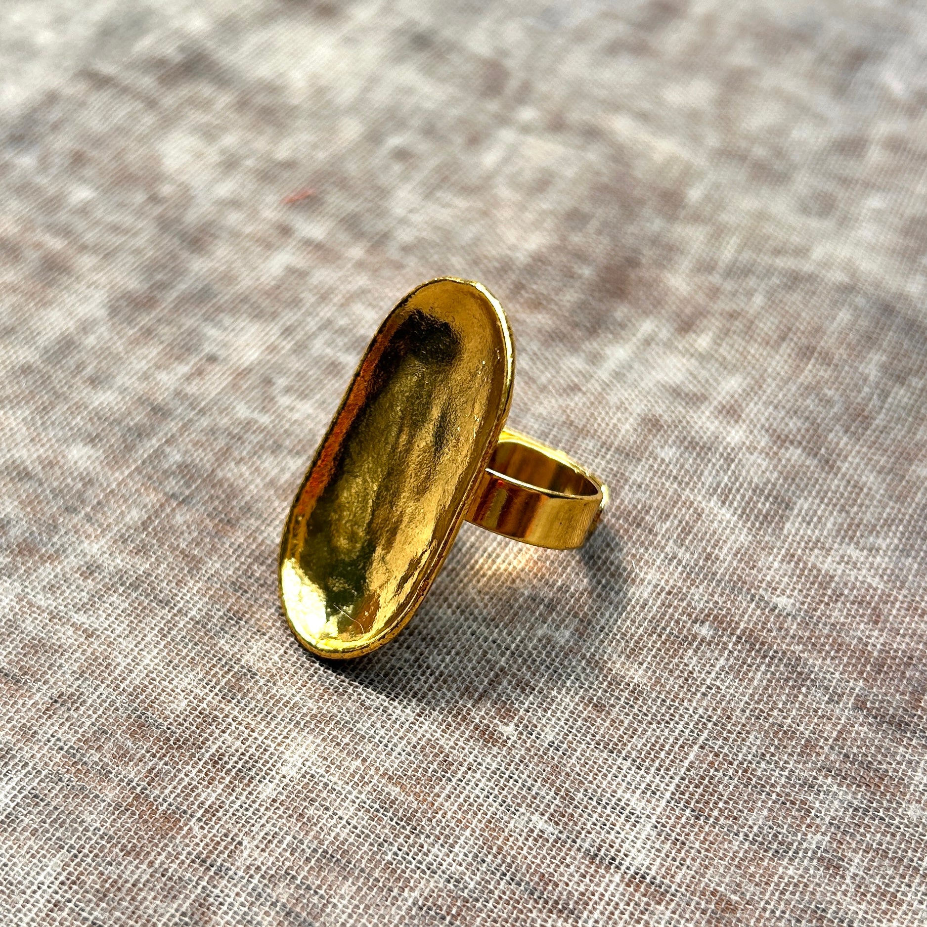 'Stephanie' metal oval ring