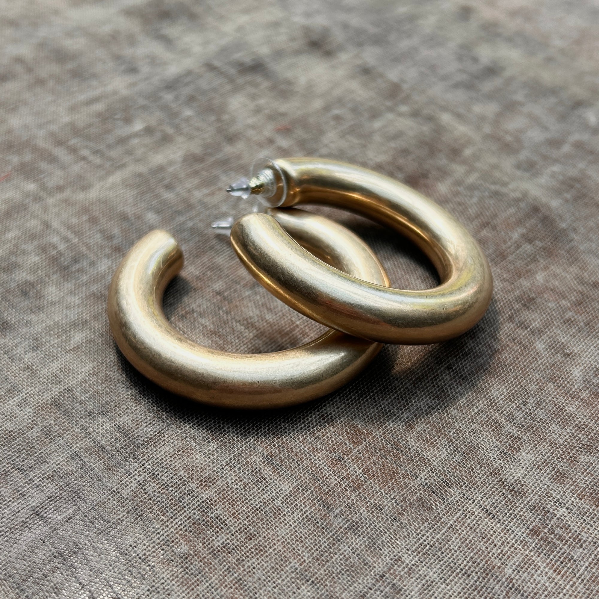 'Sabine' hoop earrings with metal finish (5cm)