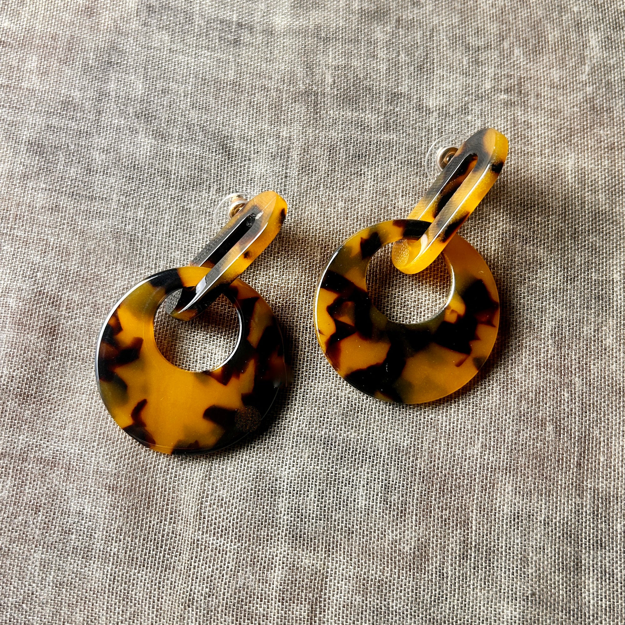 'Tess' resin circle drop earrings