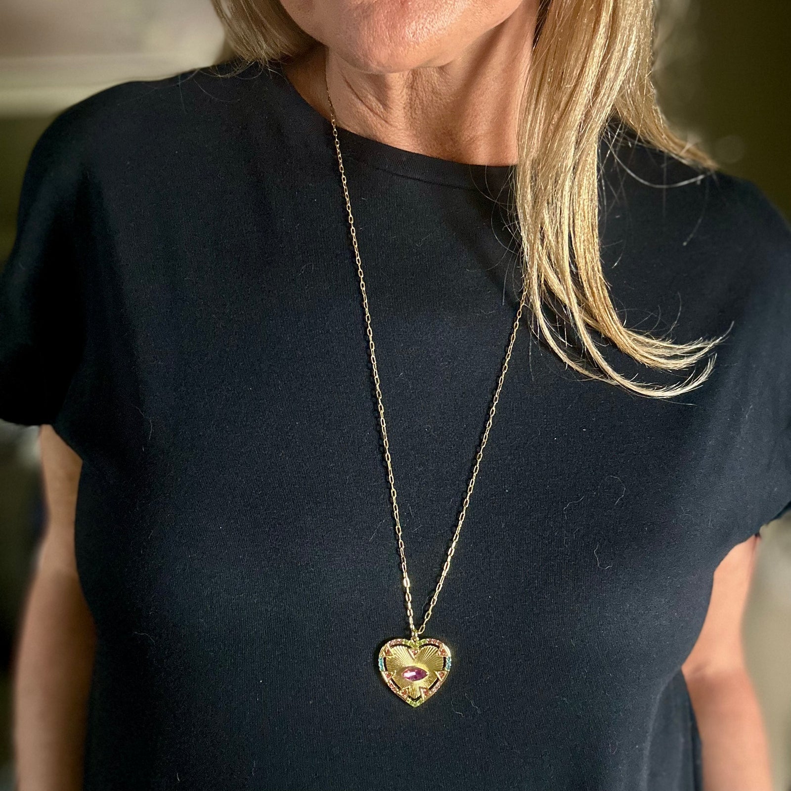 BELLA long chain with heart pendant