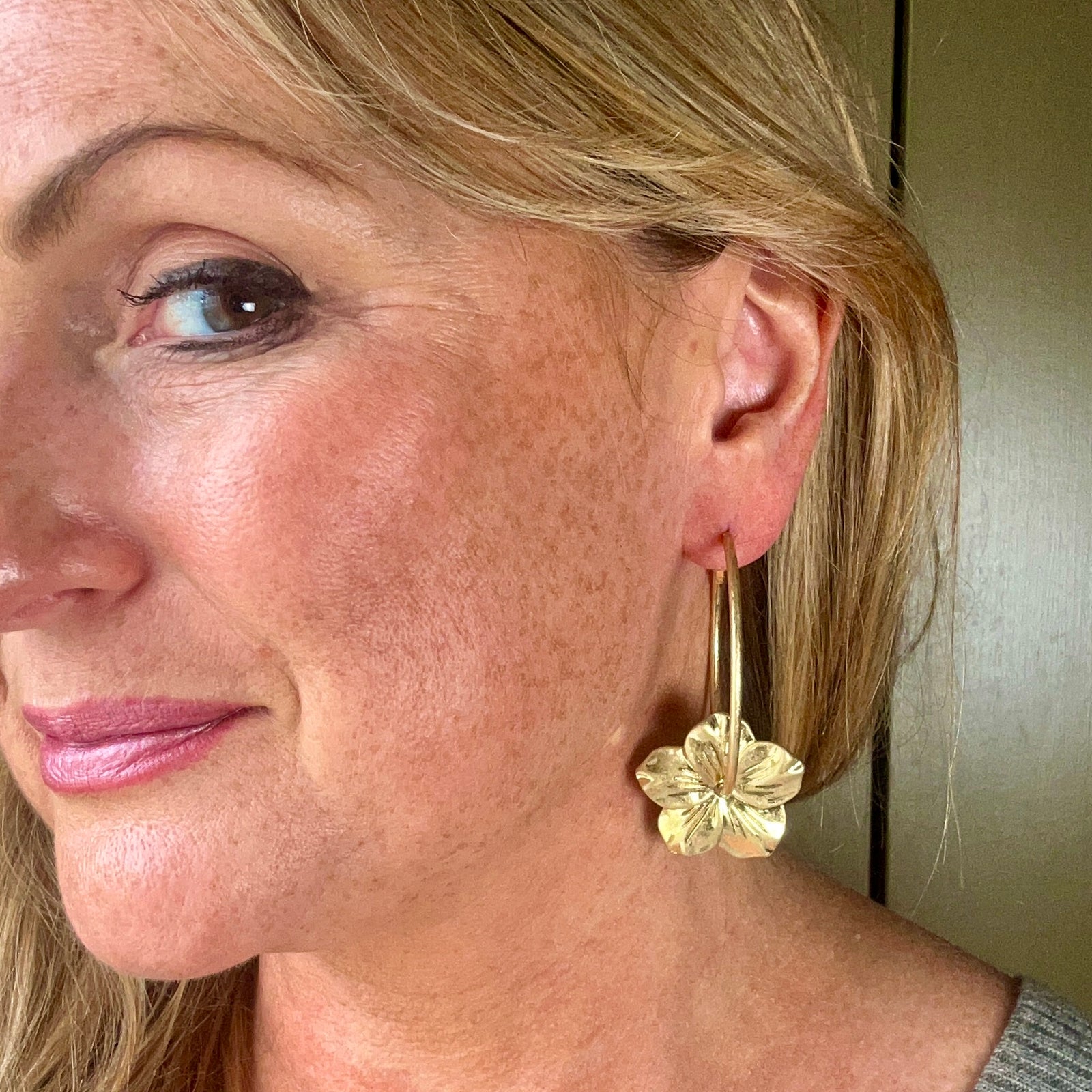 JANIS  large metal flower hoop earrings