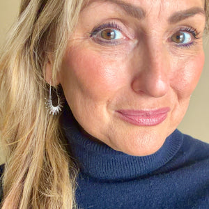 YOLANDE small hoop half sun earrings