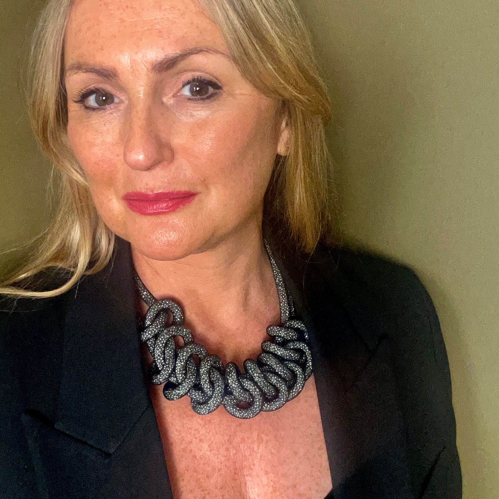 SEBNEM glitter knot tube necklace