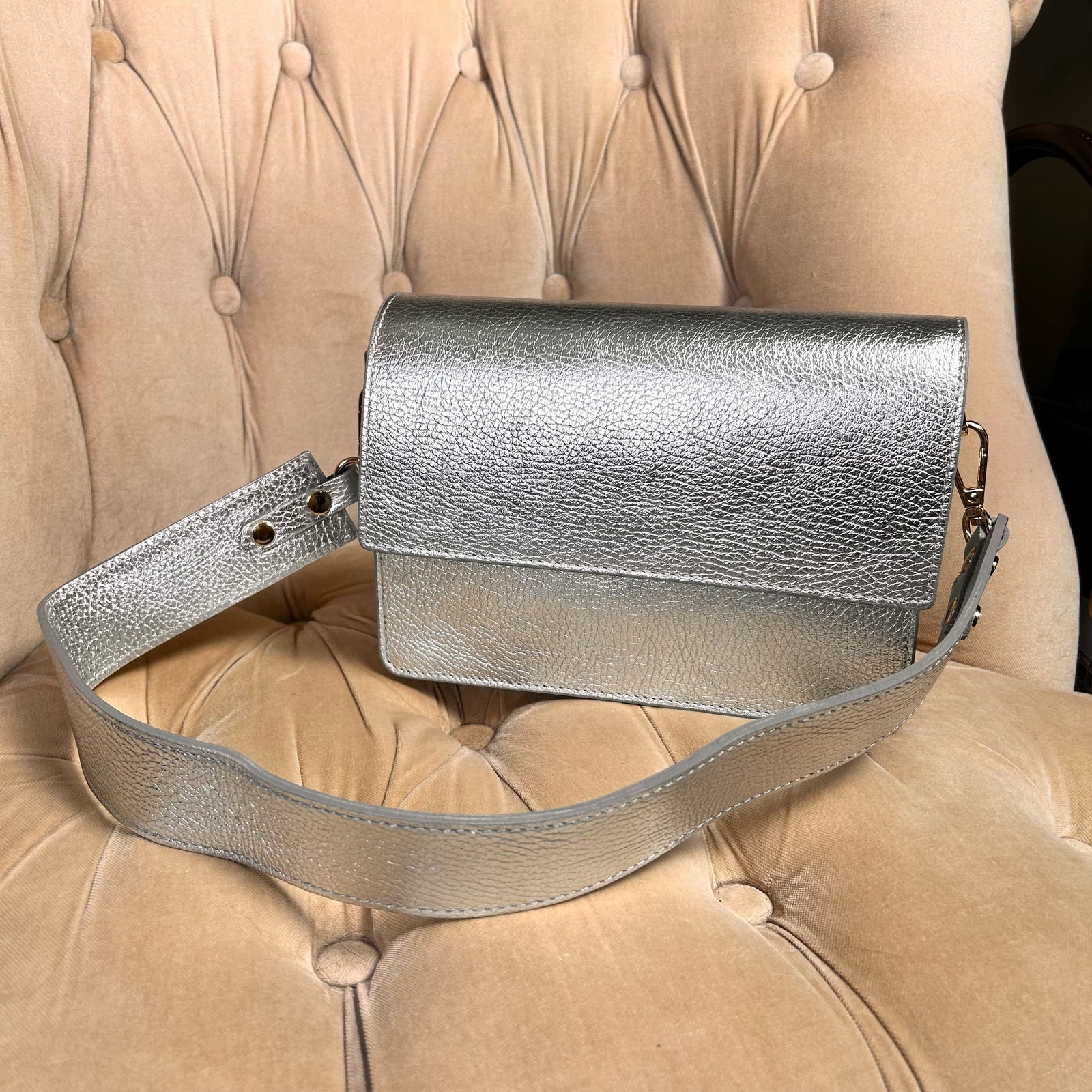 NOVARA small leather shoulder bag