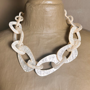 'Pauline' oval resin link necklace