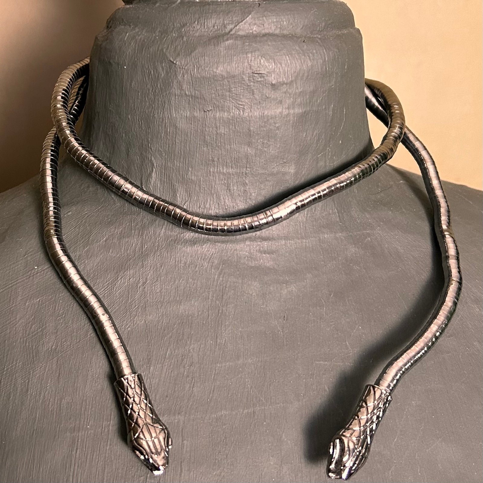 JOLENE flexible open snake necklace