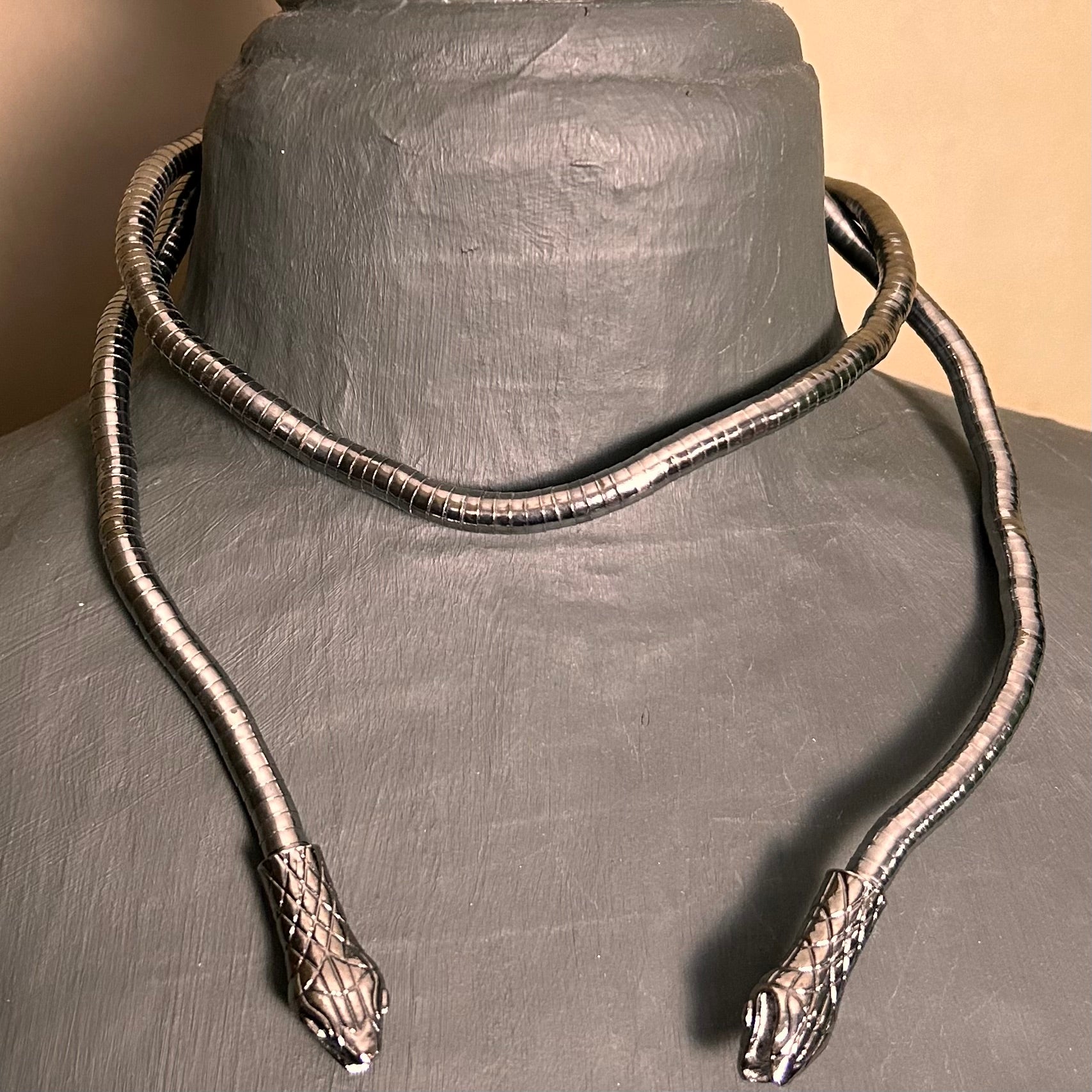 JOLENE flexible open snake necklace