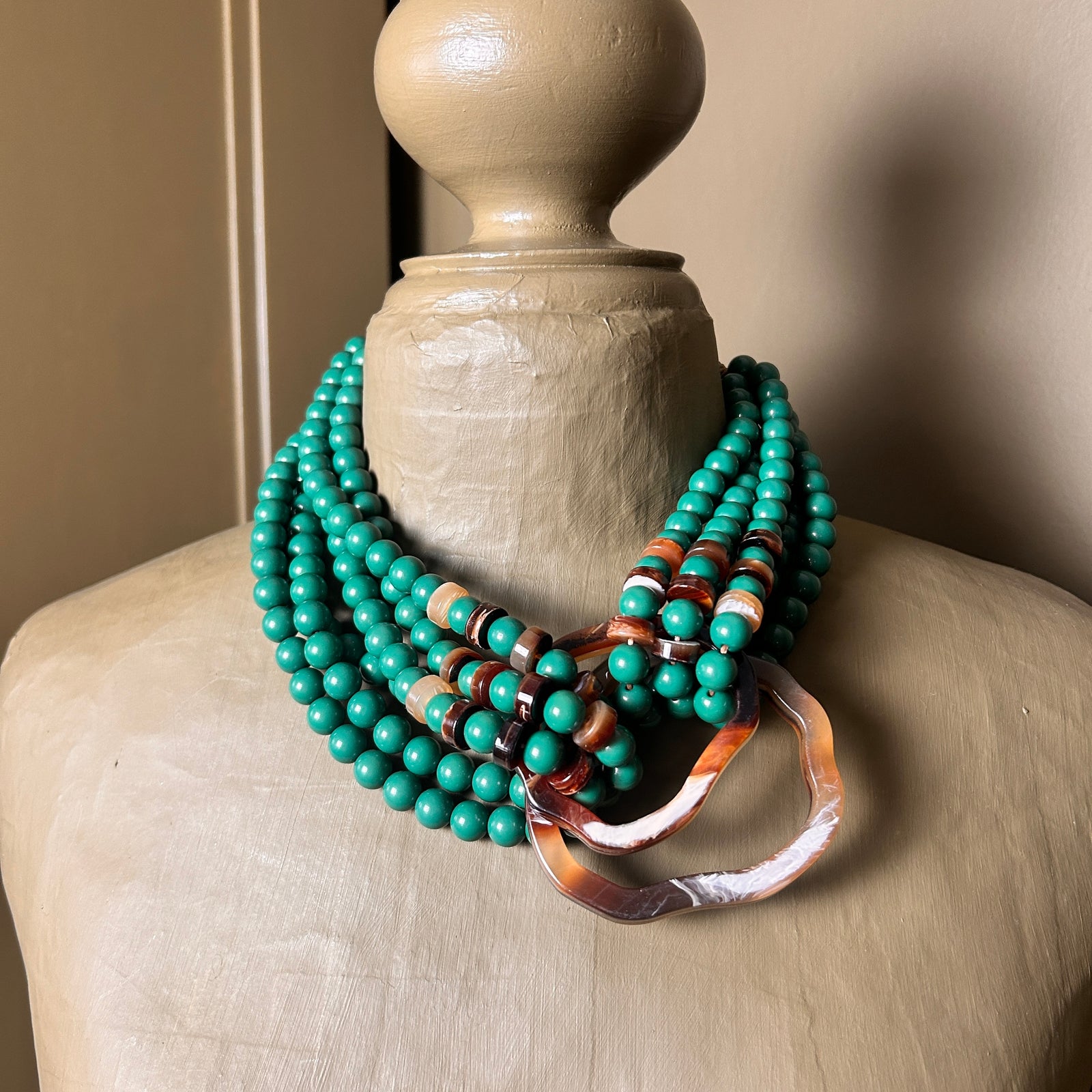 VIRGINIA resin circle and ball short necklace