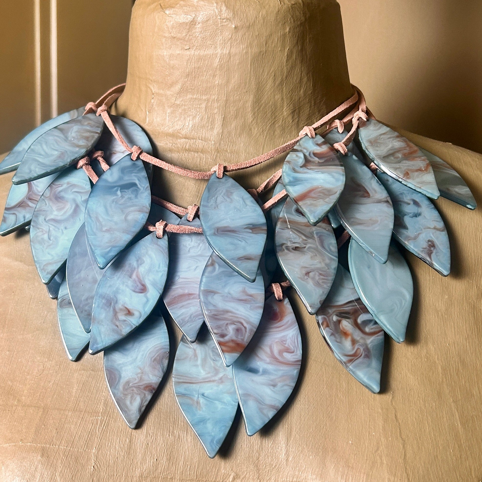 'Annie' gloss resin leaf necklace