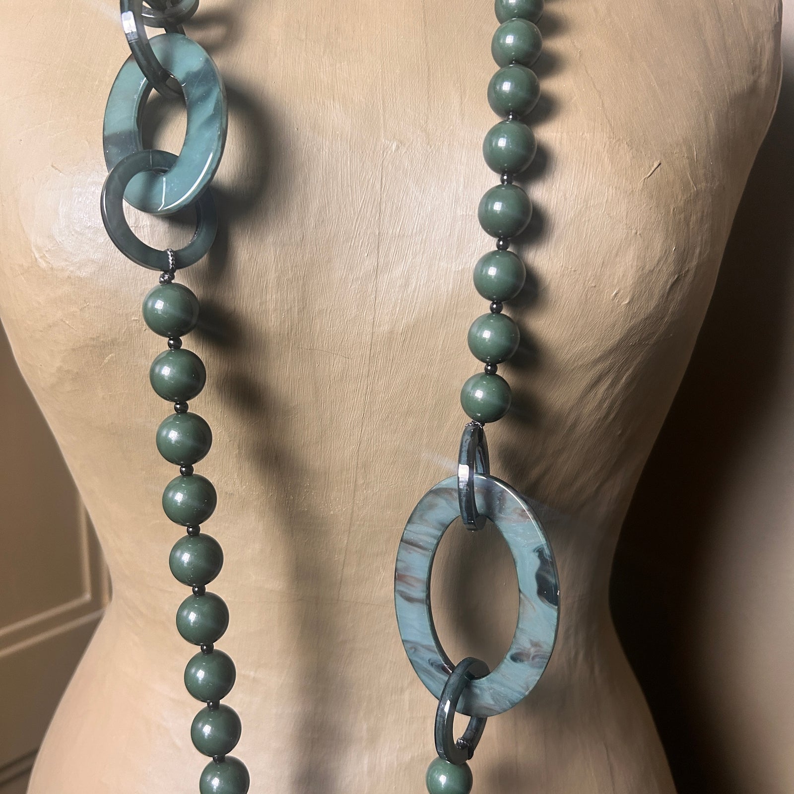PATRICIA long resin link ball necklace