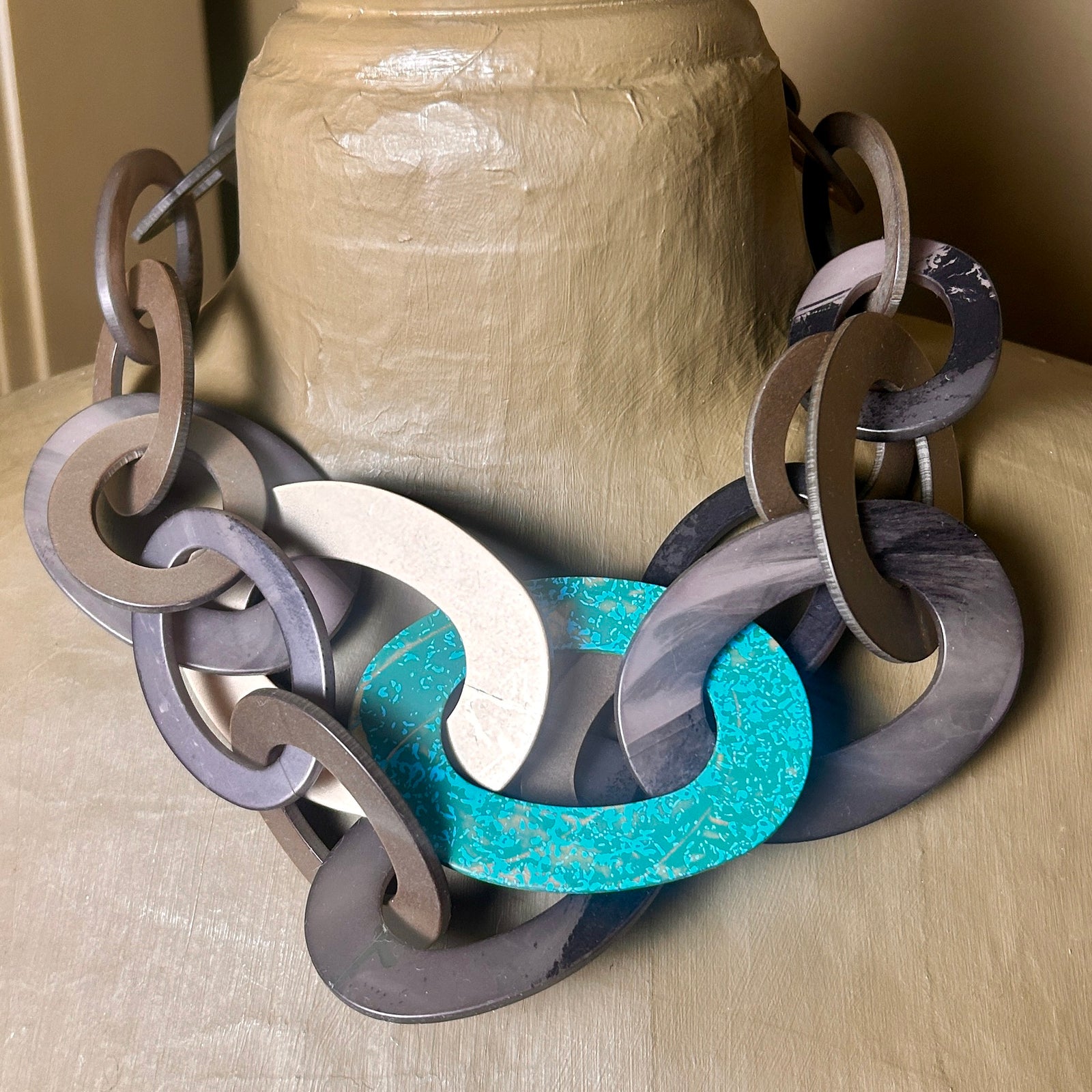 MARIANNE flat resin chain necklace