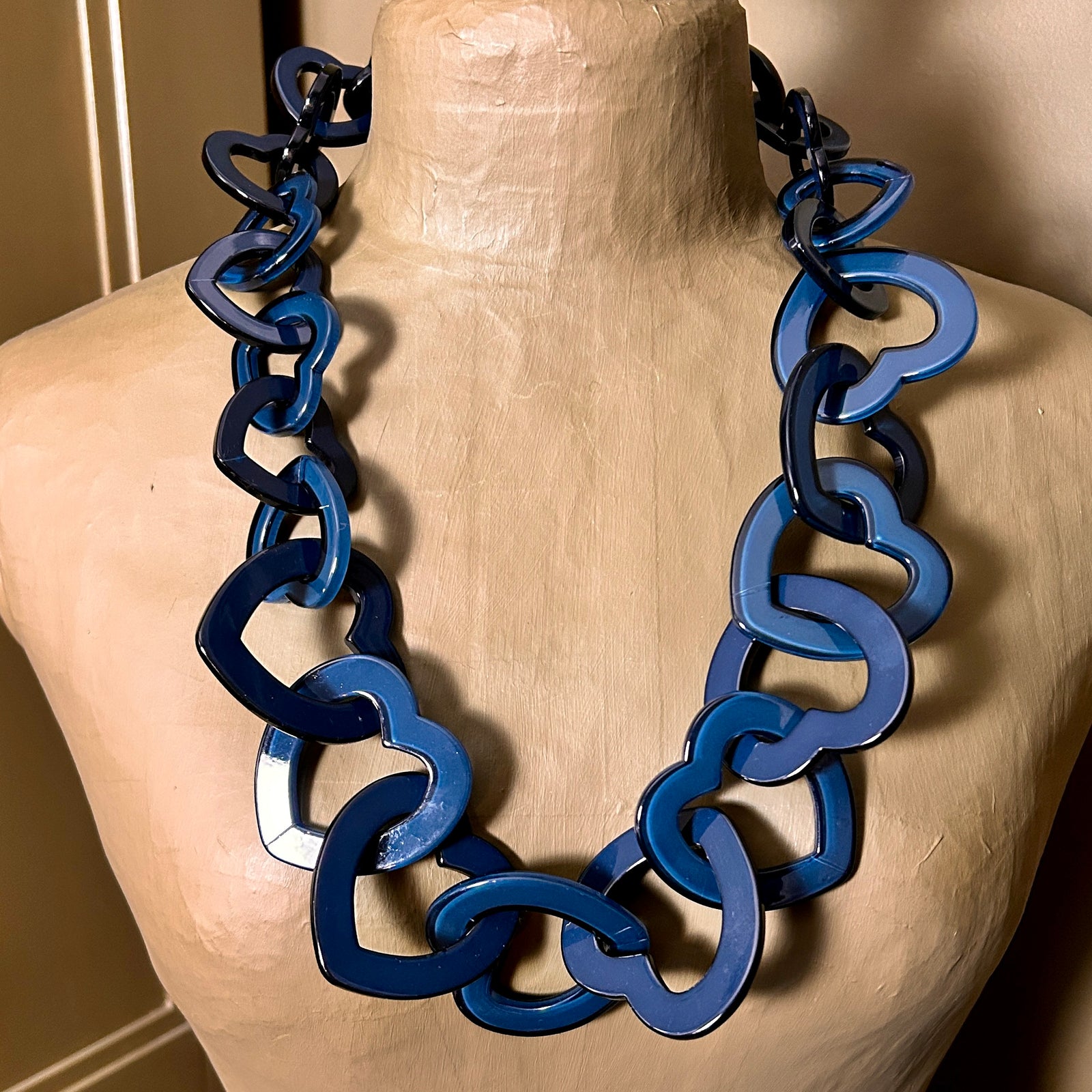 ROXANNE resin heart mid-length necklace