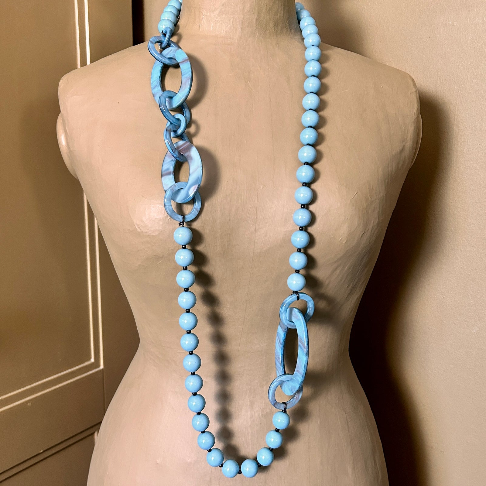 PATRICIA long resin link ball necklace