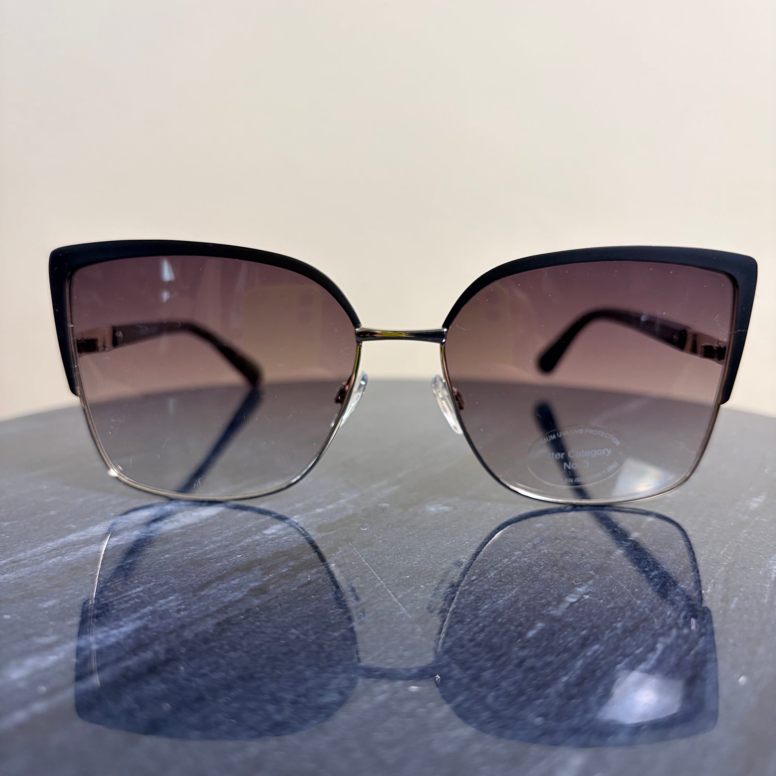 Sri Lanka - oversized cats eye metal frame sunglasses