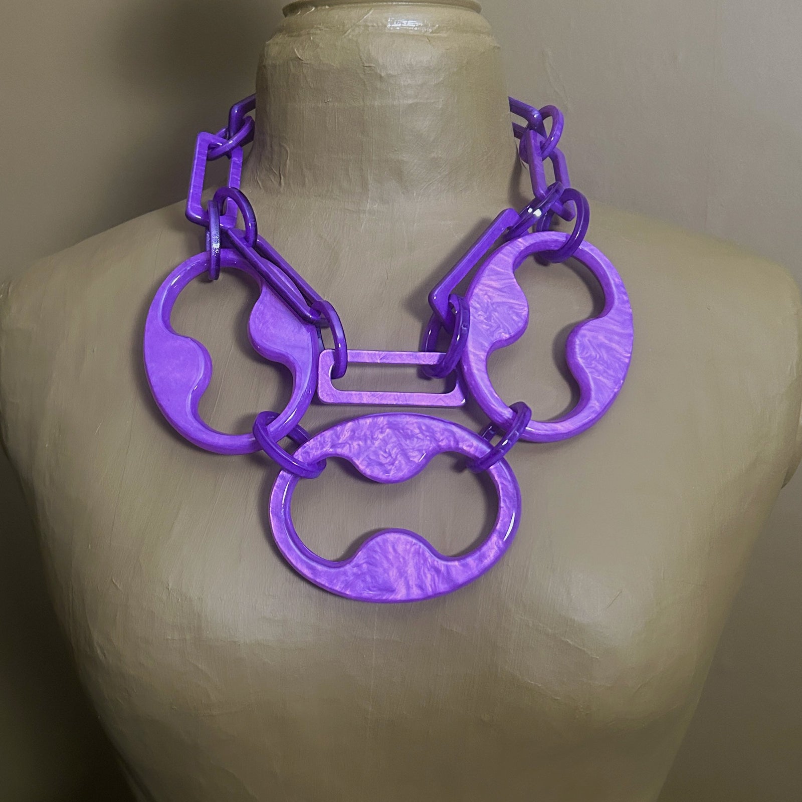 DELORES large resin link statement necklace