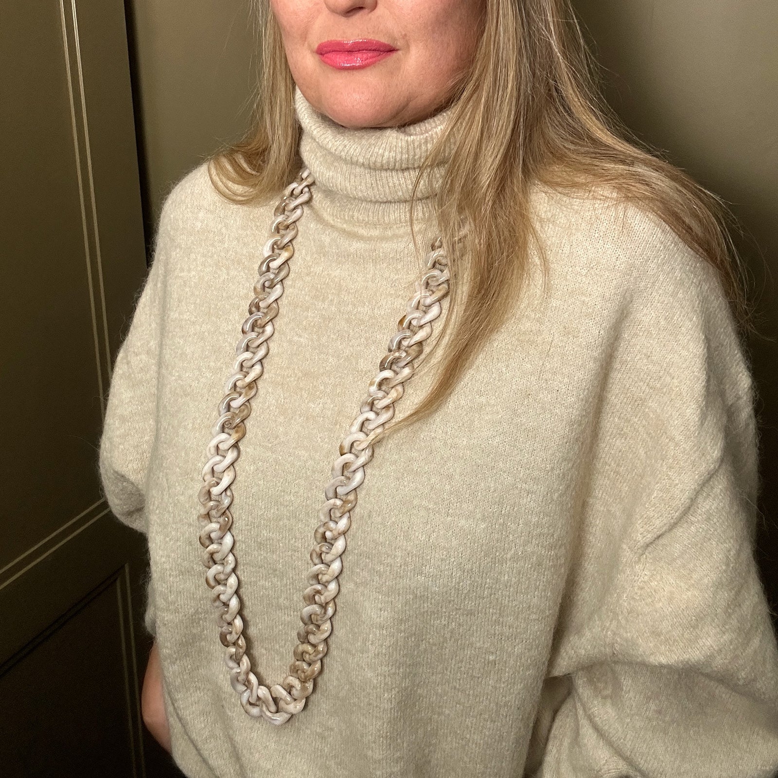 CLARISSA long resin link necklace