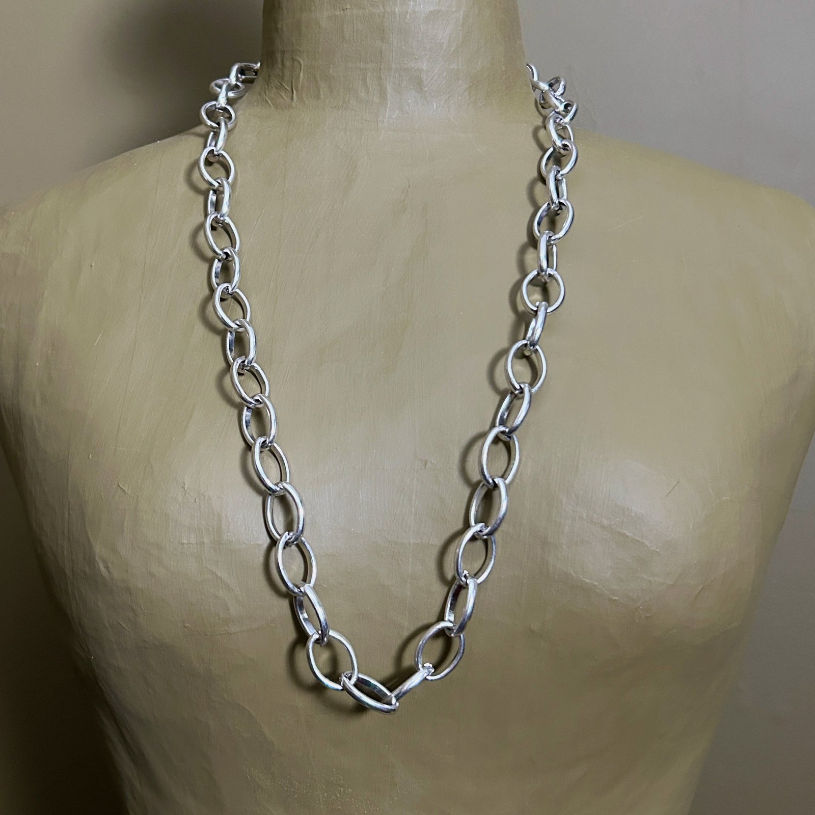 VERA mid-length chain necklace