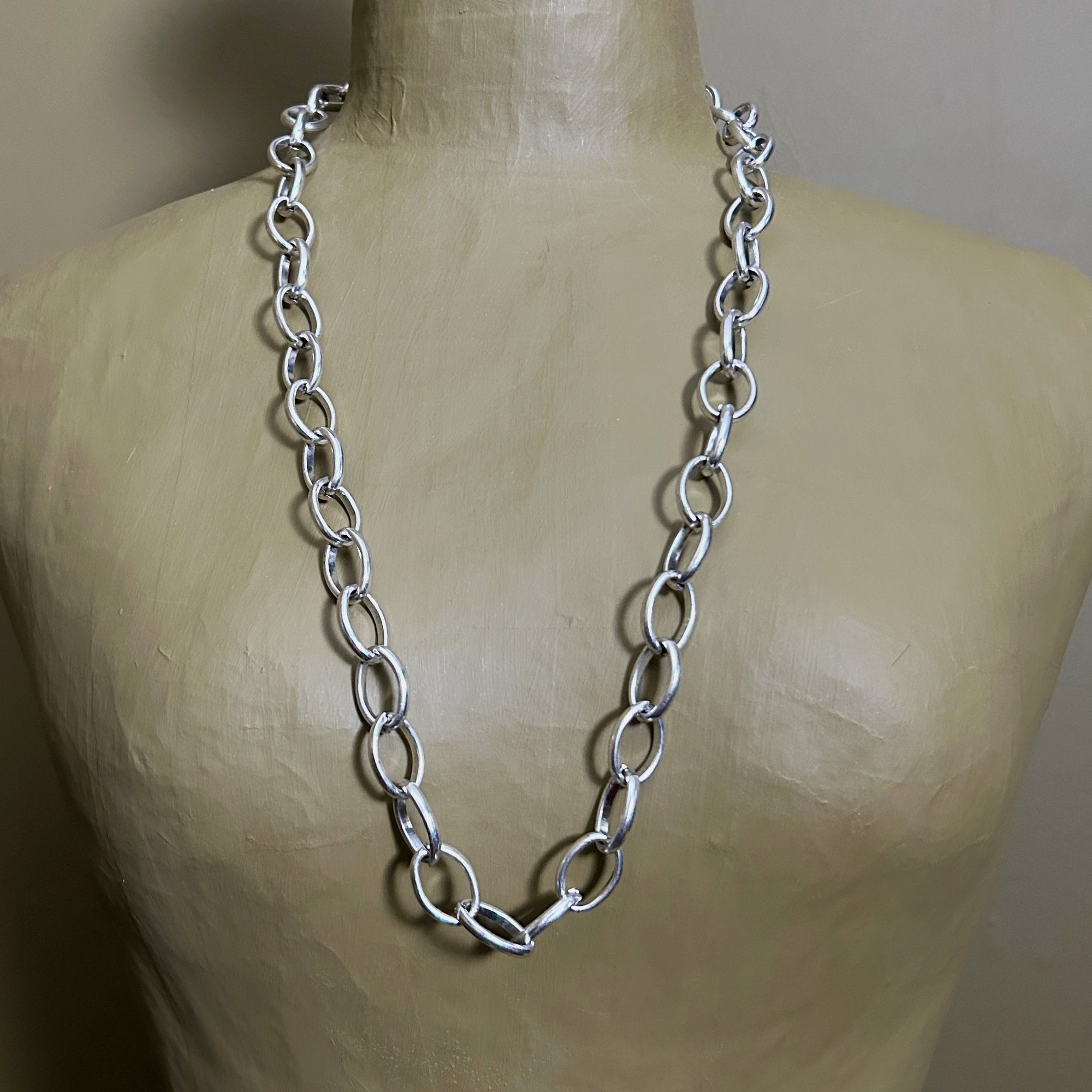 'Vera' mid-length chain necklace