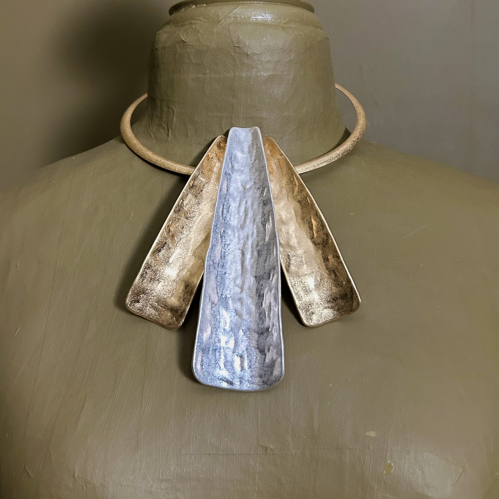 IDA metal statement choker pendant necklace