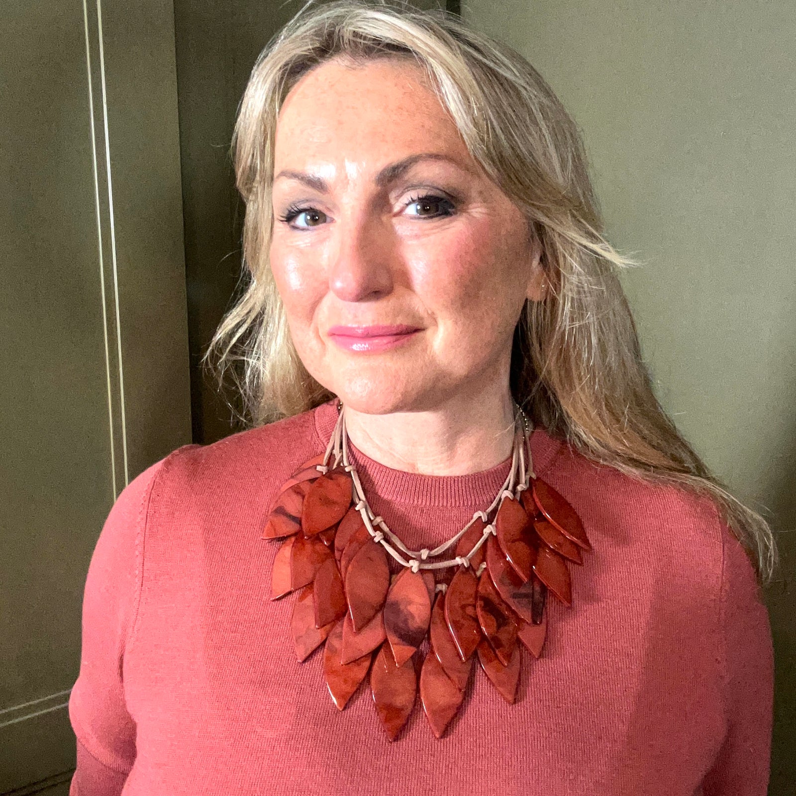 ANNIE cgloss resin leaf choker  necklace