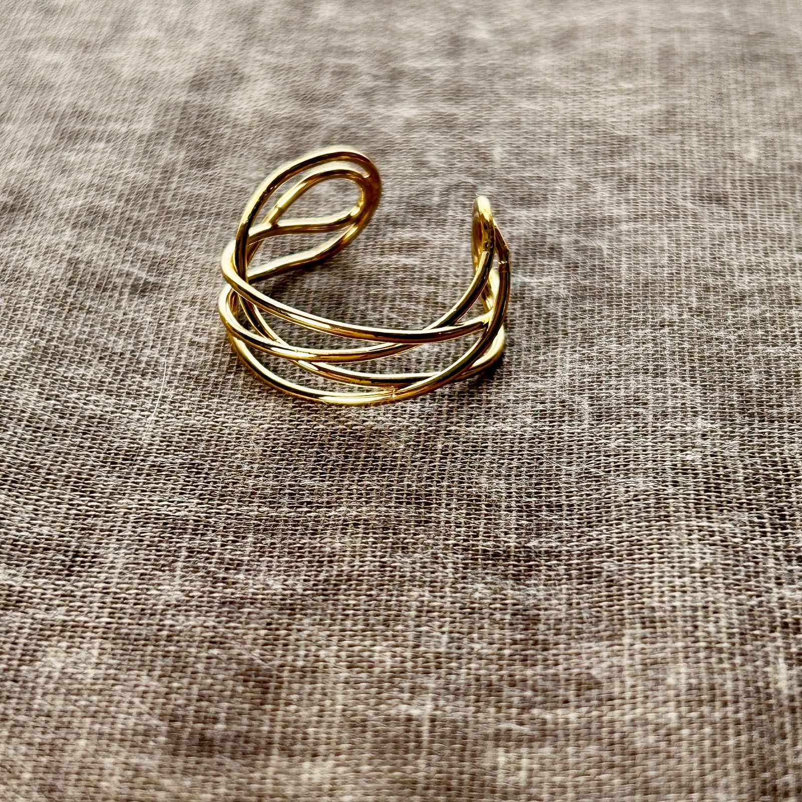 MADISON irregular strip steel ring