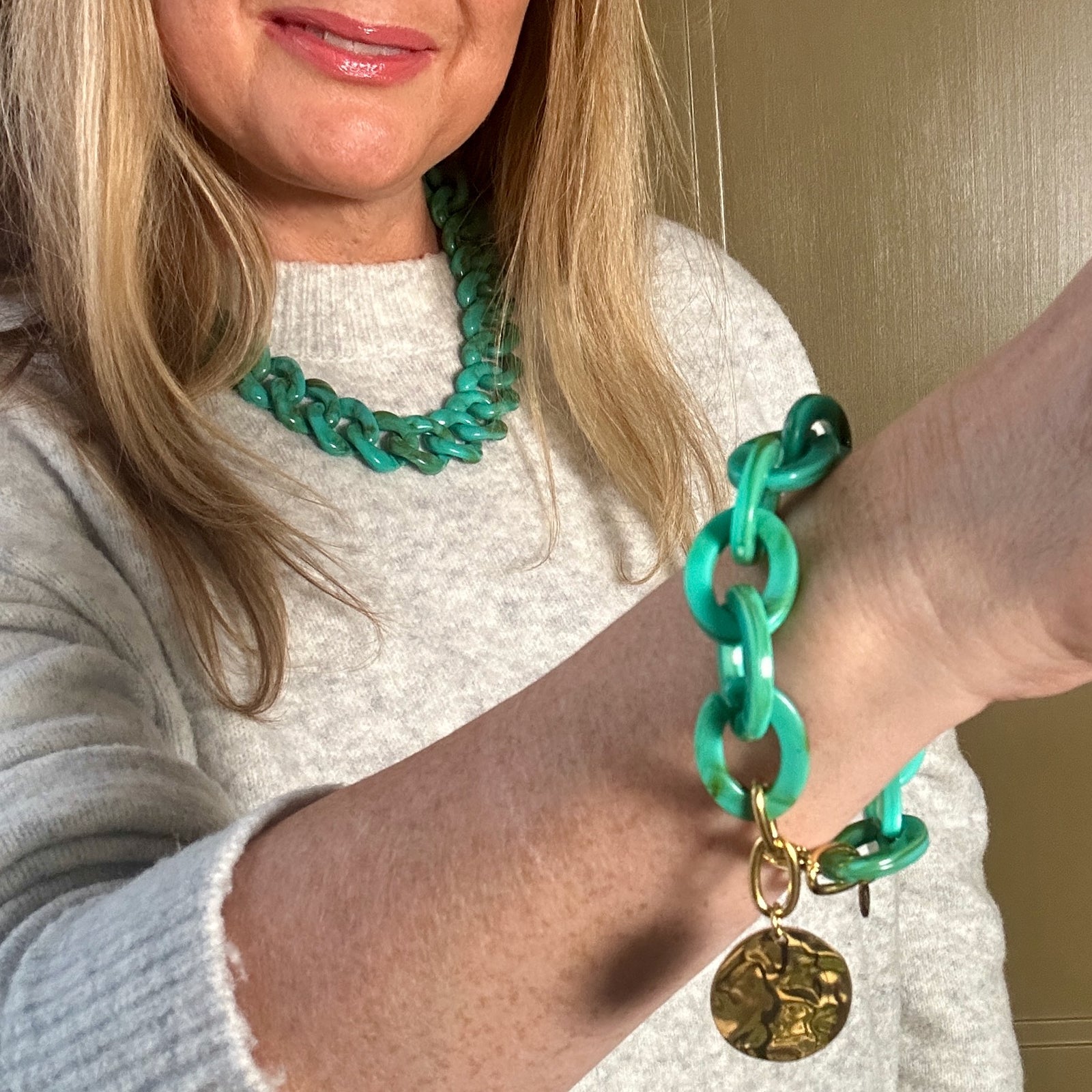 DONNA  resin link charm bracelet