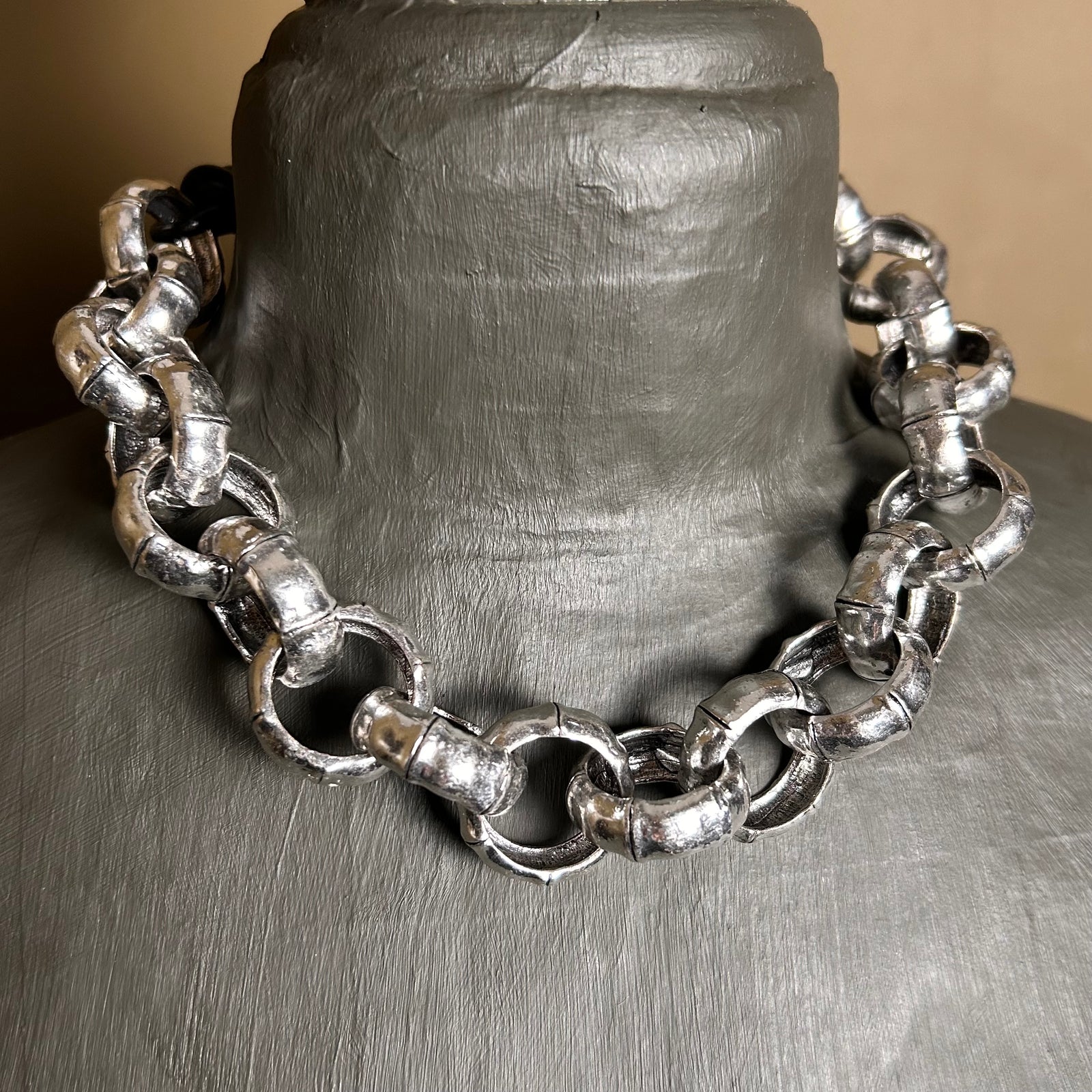 VALERIE chunky link short necklace