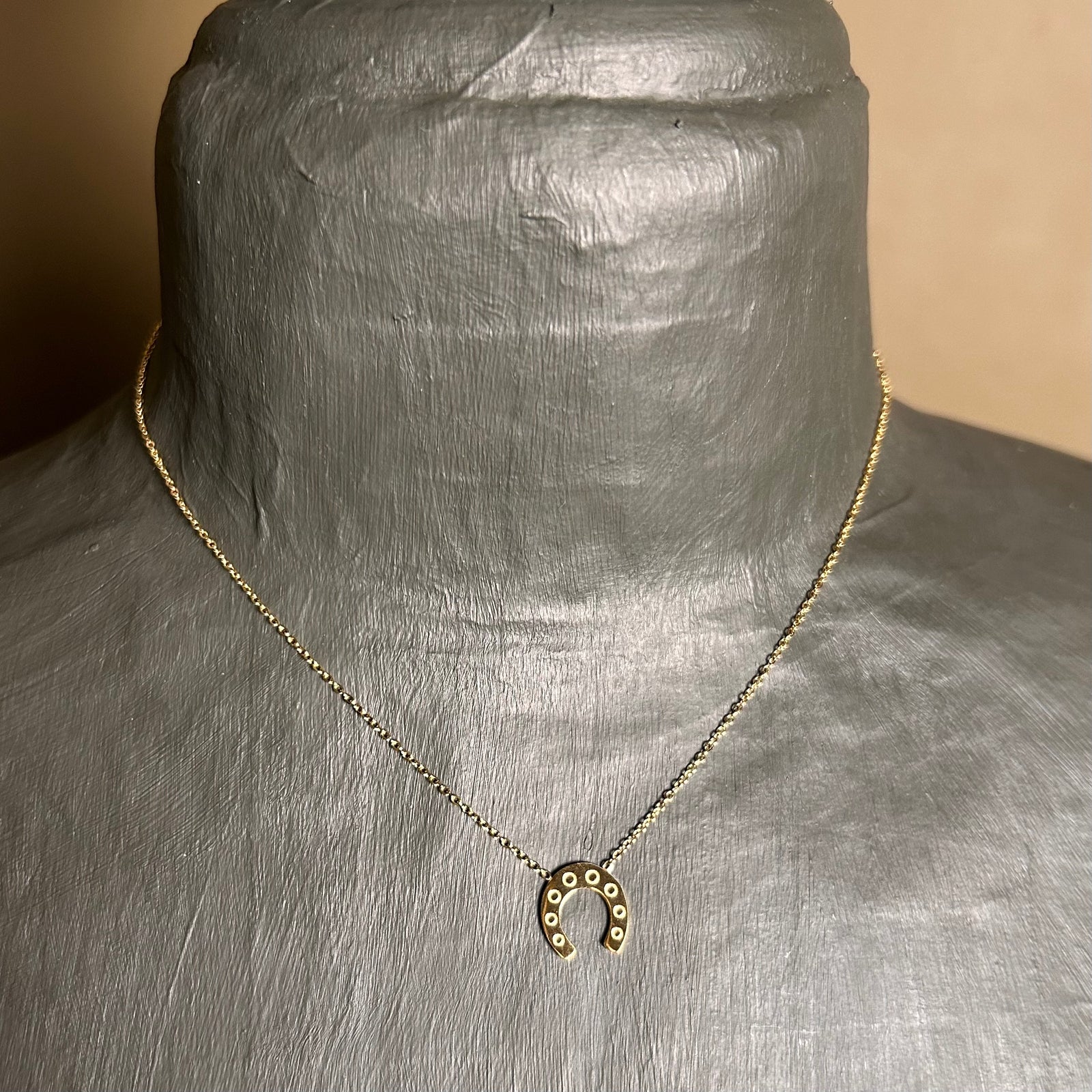 DIANA horseshoe pendant necklace