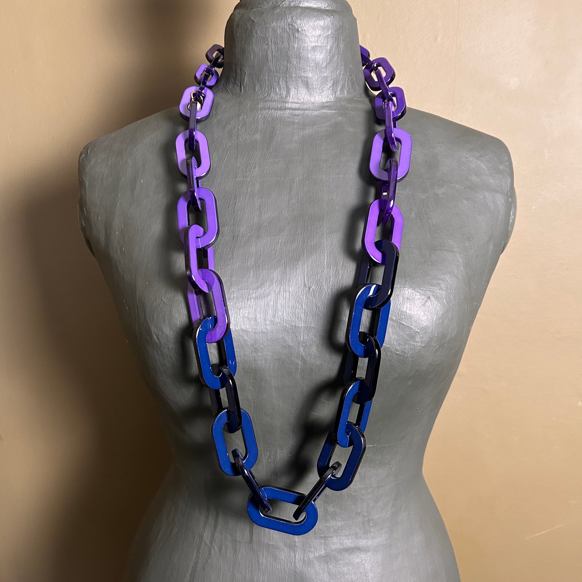 SYDNEY two-tone long resin link necklace