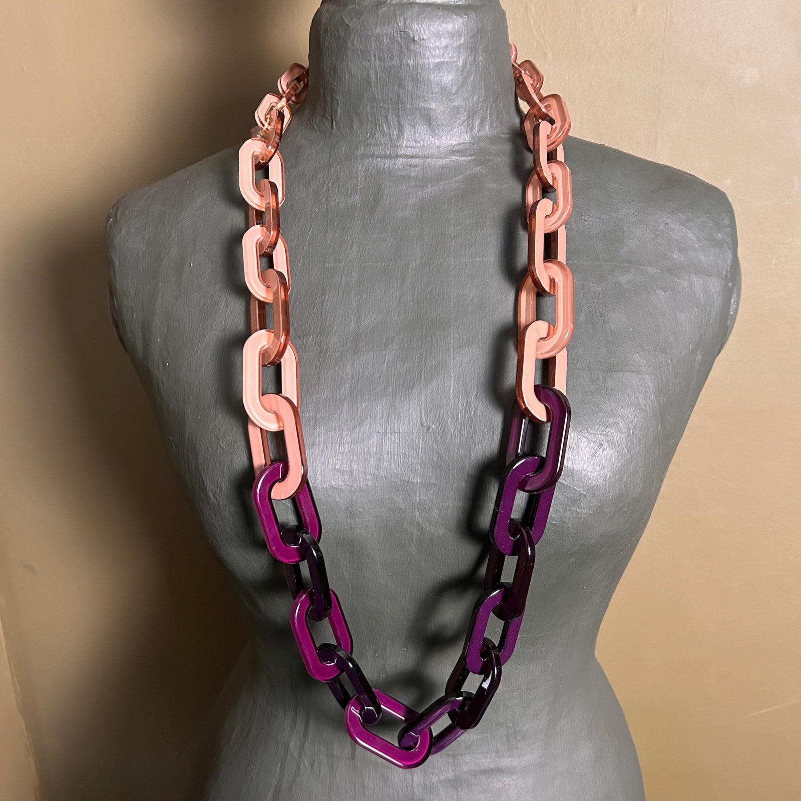 SYDNEY two-tone long resin link necklace