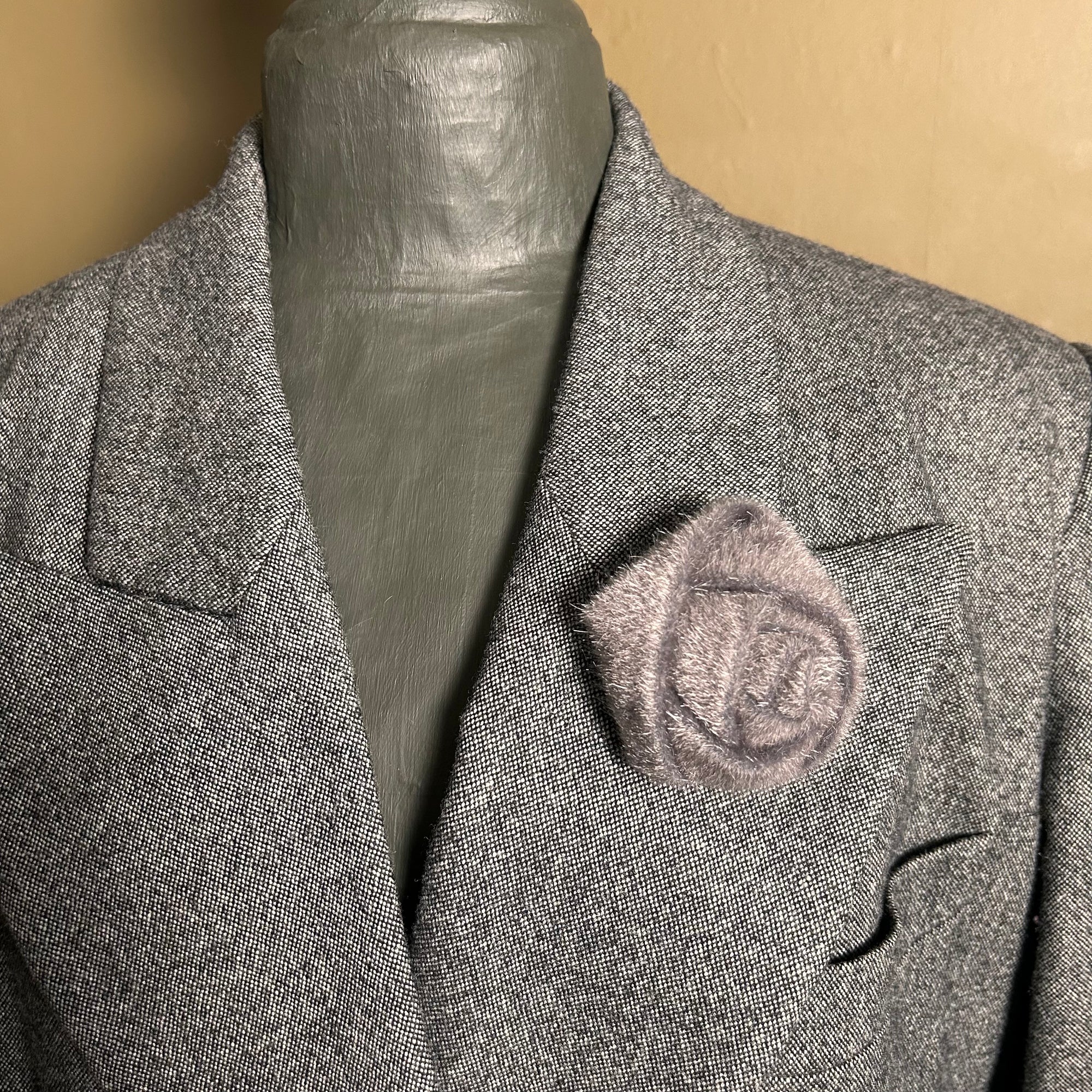 TAMMY small fluffy pompom brooch