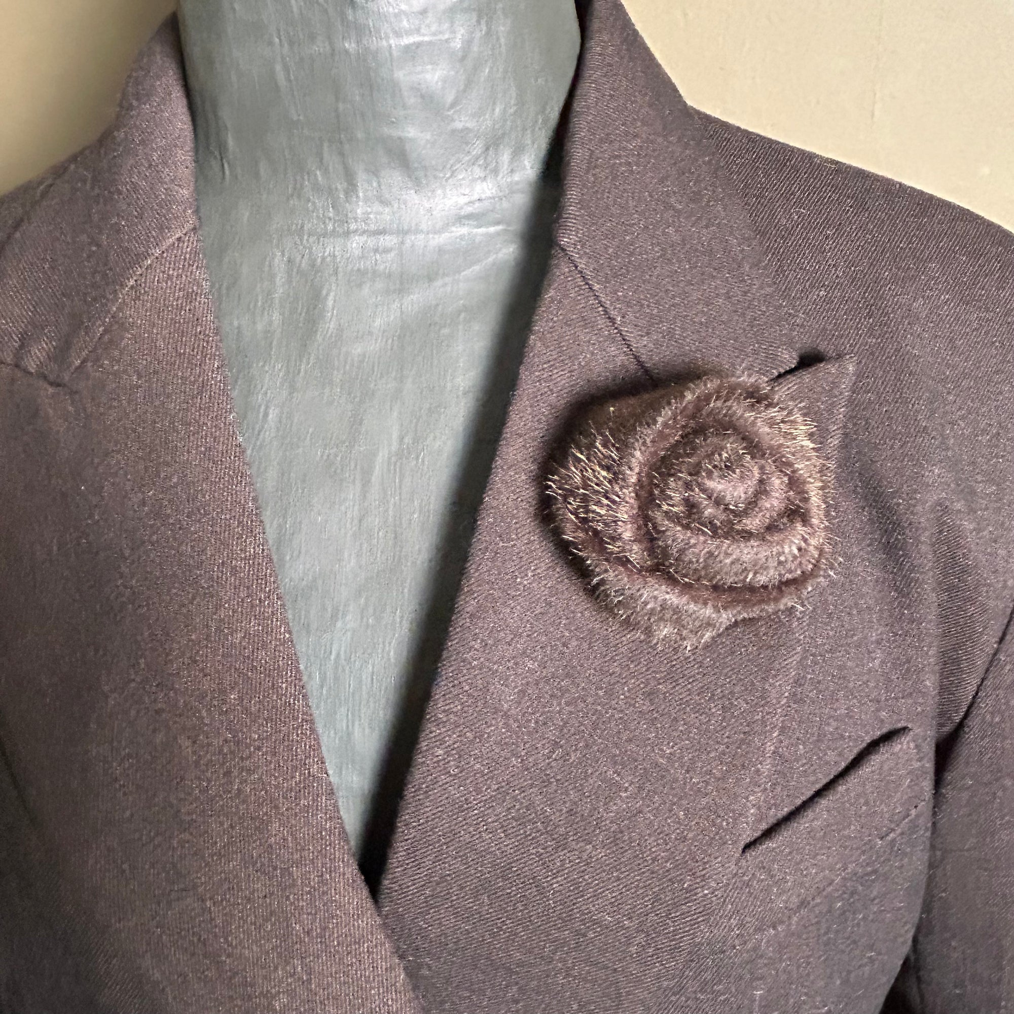 TAMMY small fluffy pompom brooch