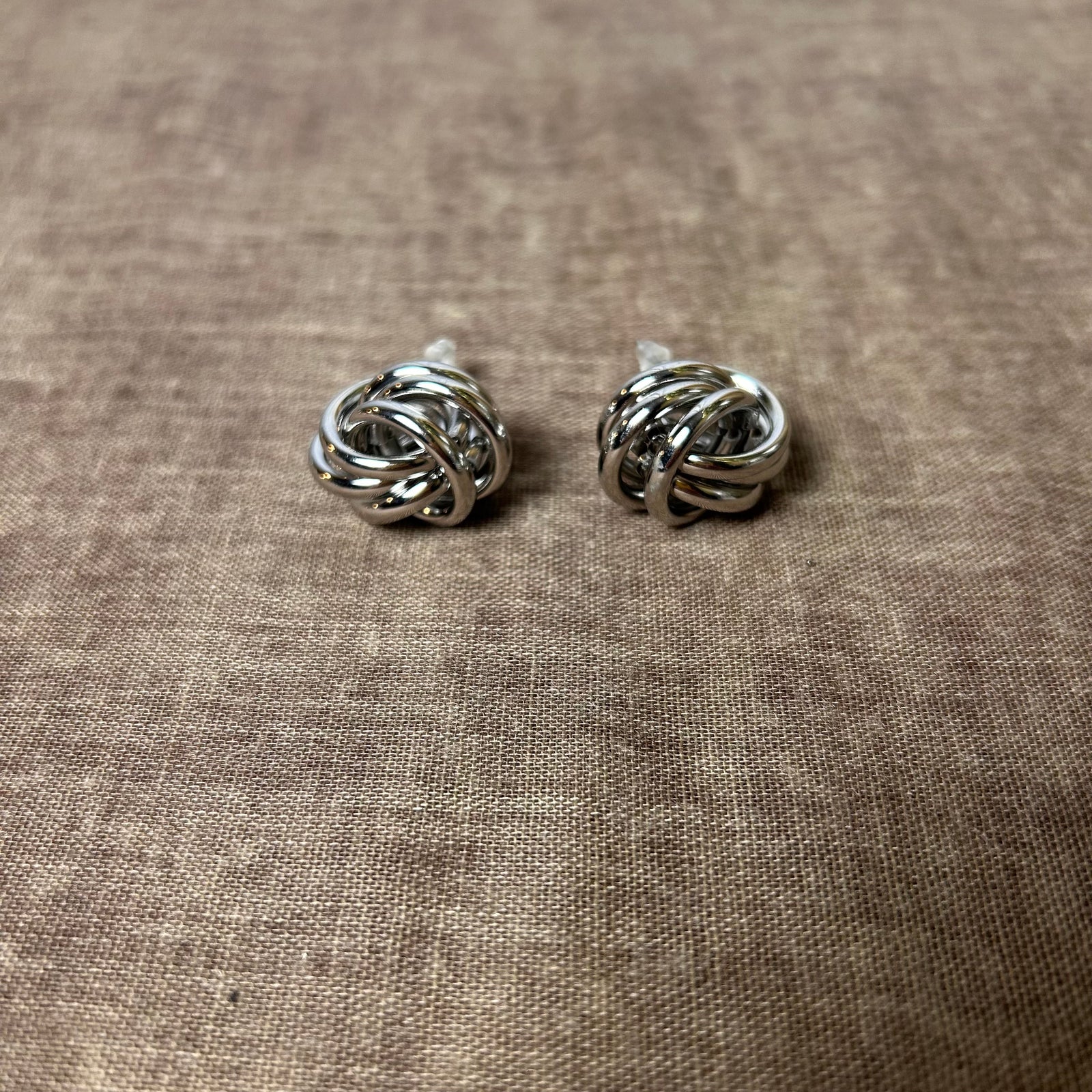 MELANIE small knot stud earrings