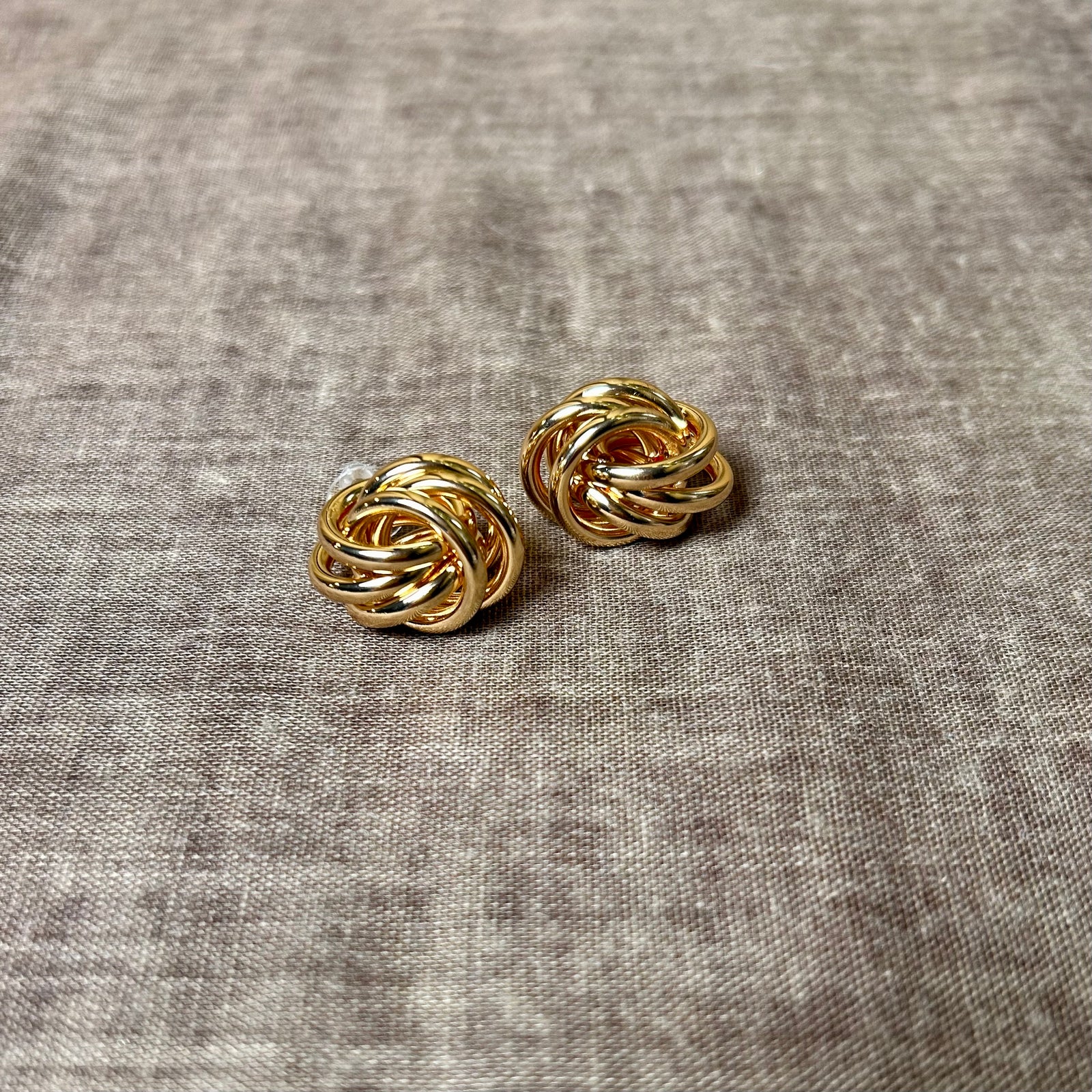 MELANIE small knot stud earrings