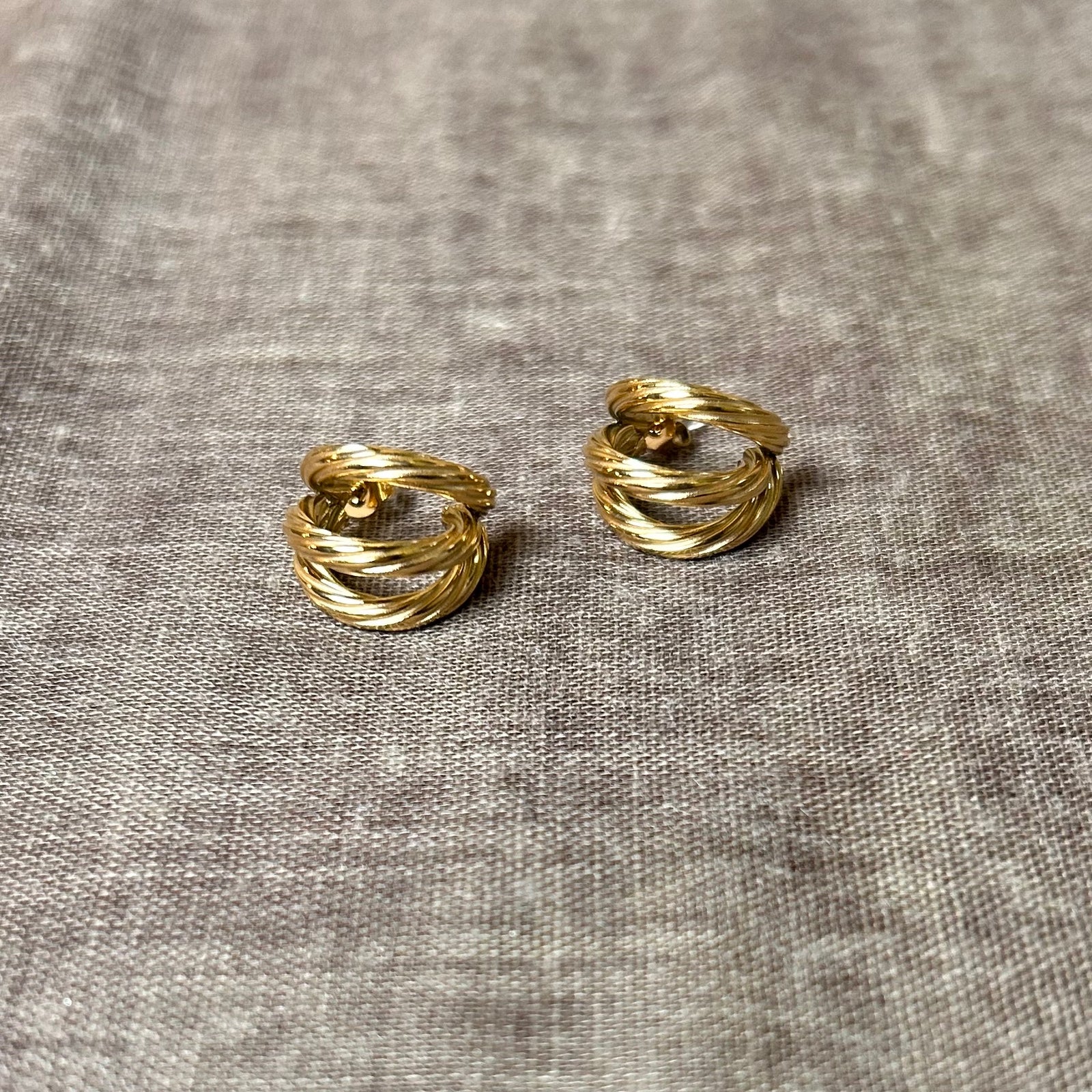 LEAH small steel crossed hoop earrings