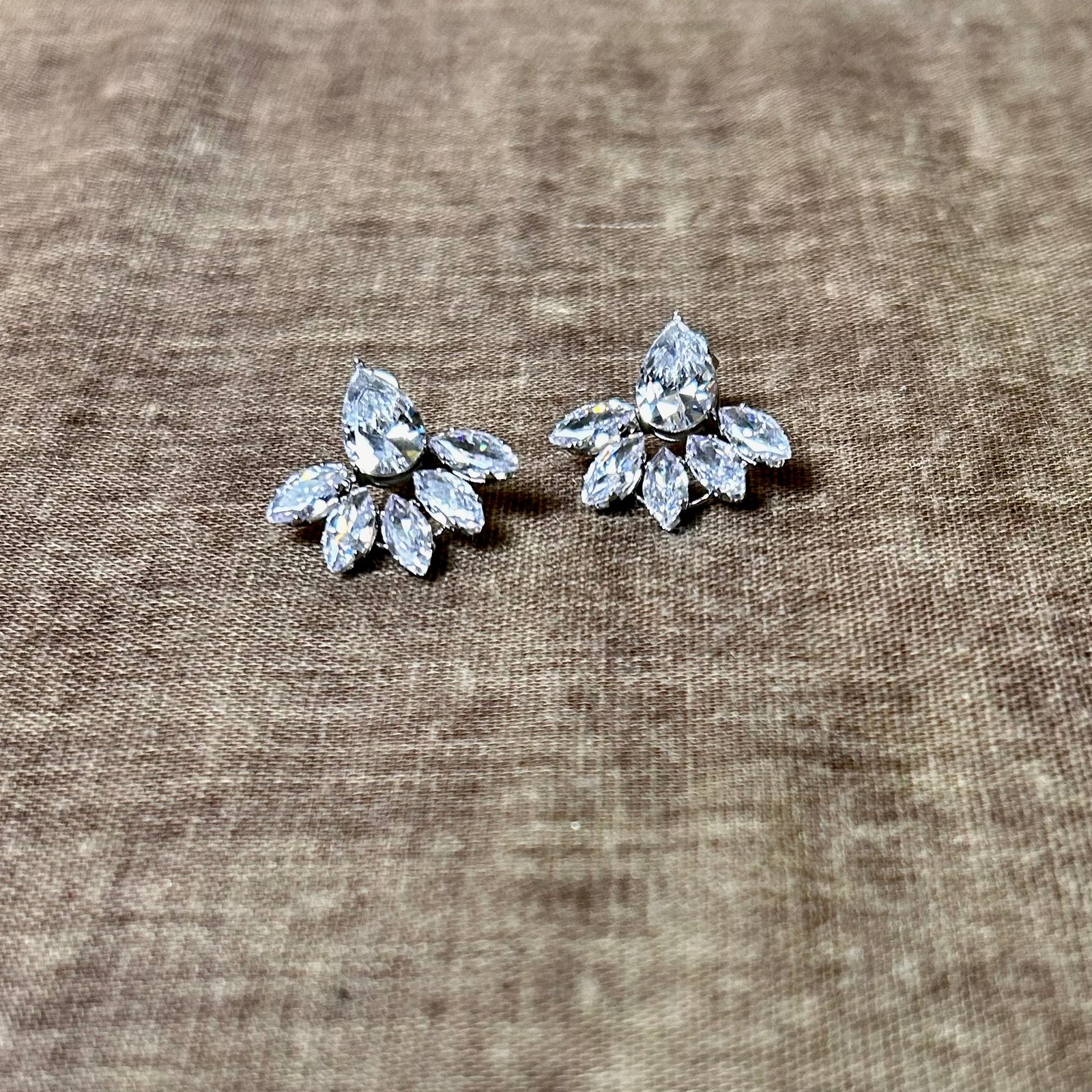 BEX steel half-flower crystal stud earrings