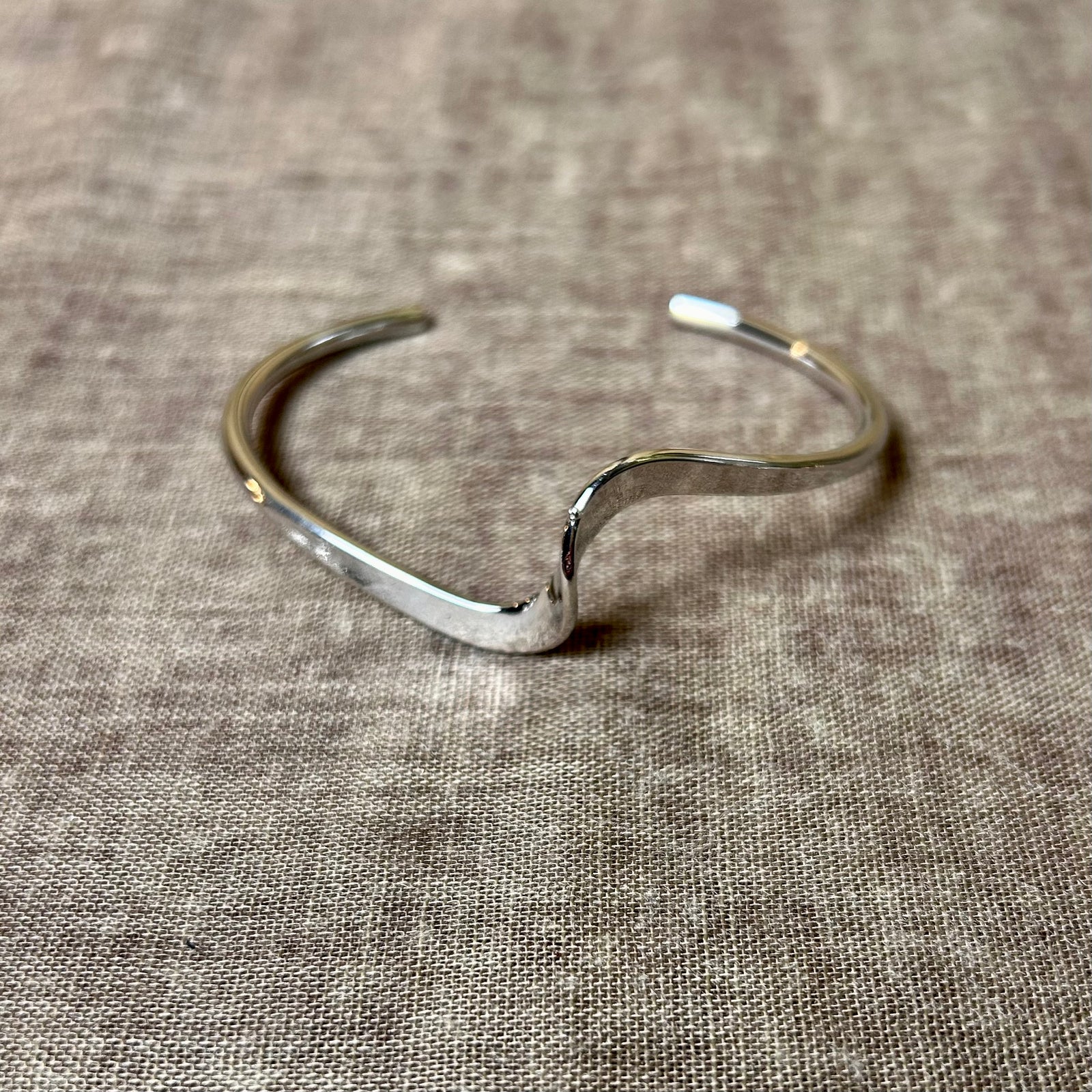AMAYA minimalist metal adjustable bangle