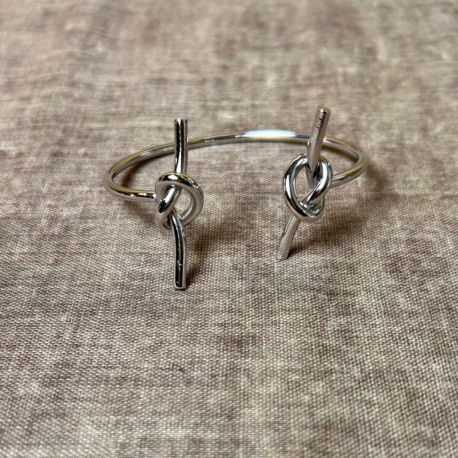 AUTUMN double knot metal bangle